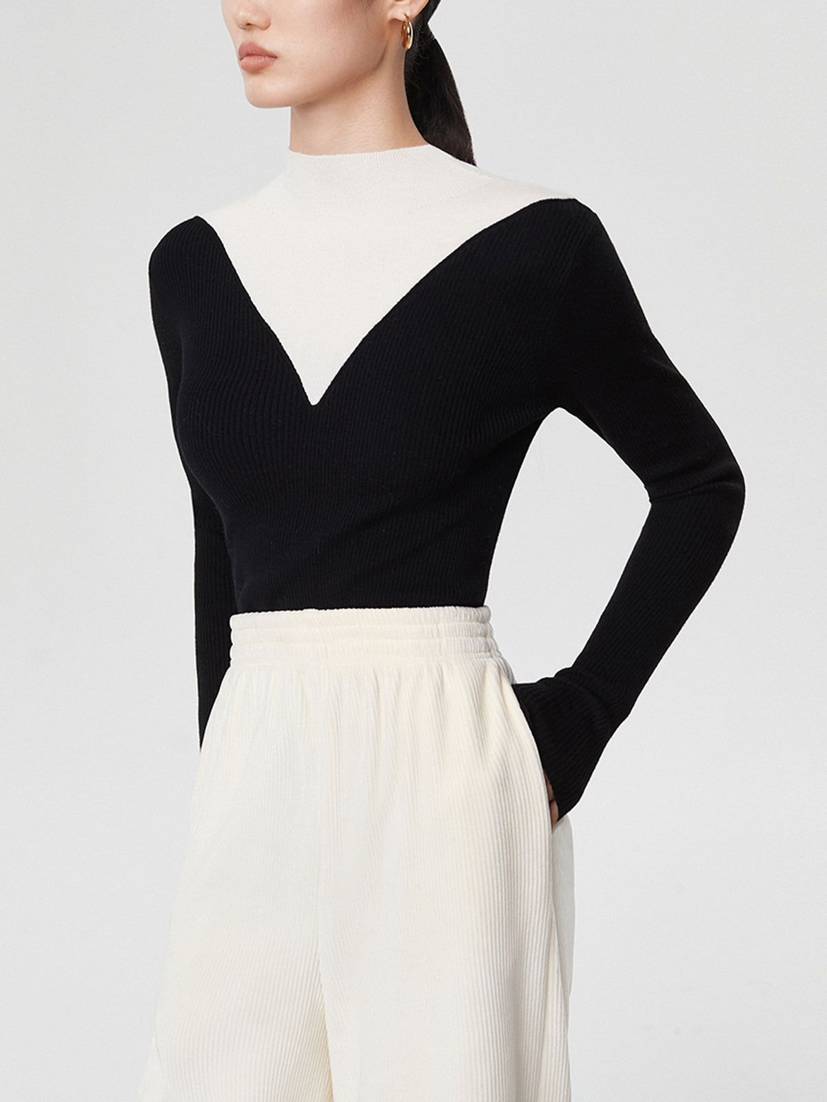 Slinky Contrast Color Patchwork Mock Neck Sweater sold by COMMENSE product image thumbnail 2