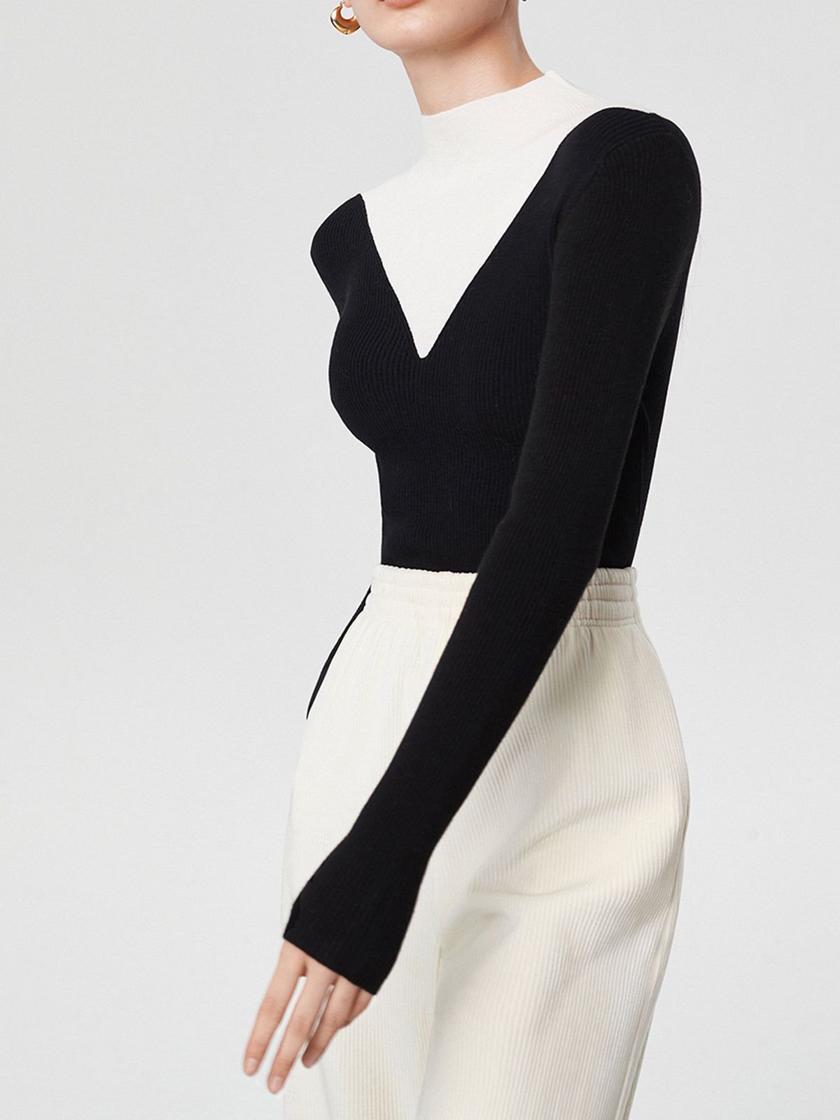 Slinky Contrast Color Patchwork Mock Neck Sweater sold by COMMENSE product image thumbnail 3