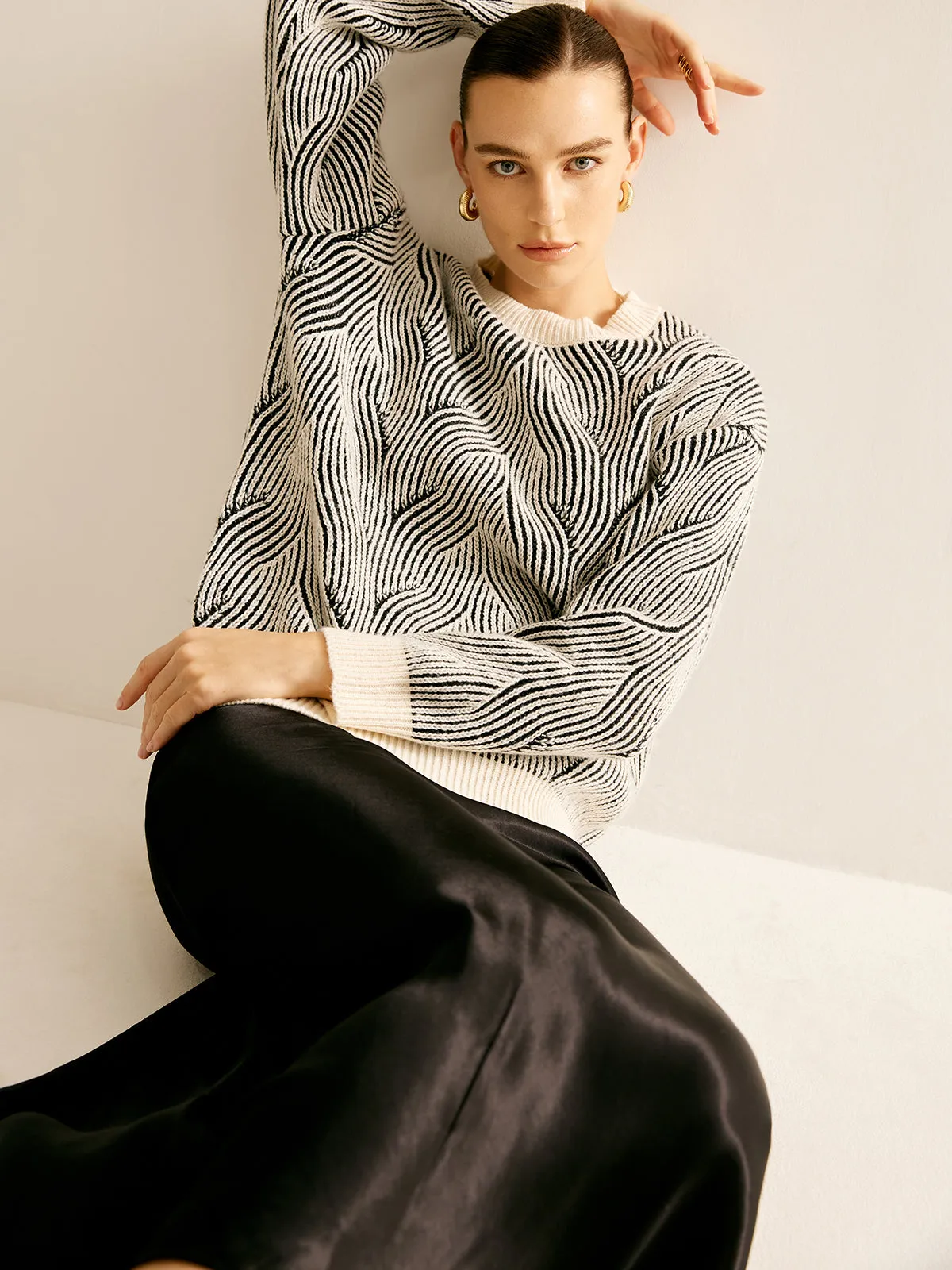 Crew Neck Two Tone Sweater sold by COMMENSE product image thumbnail 2