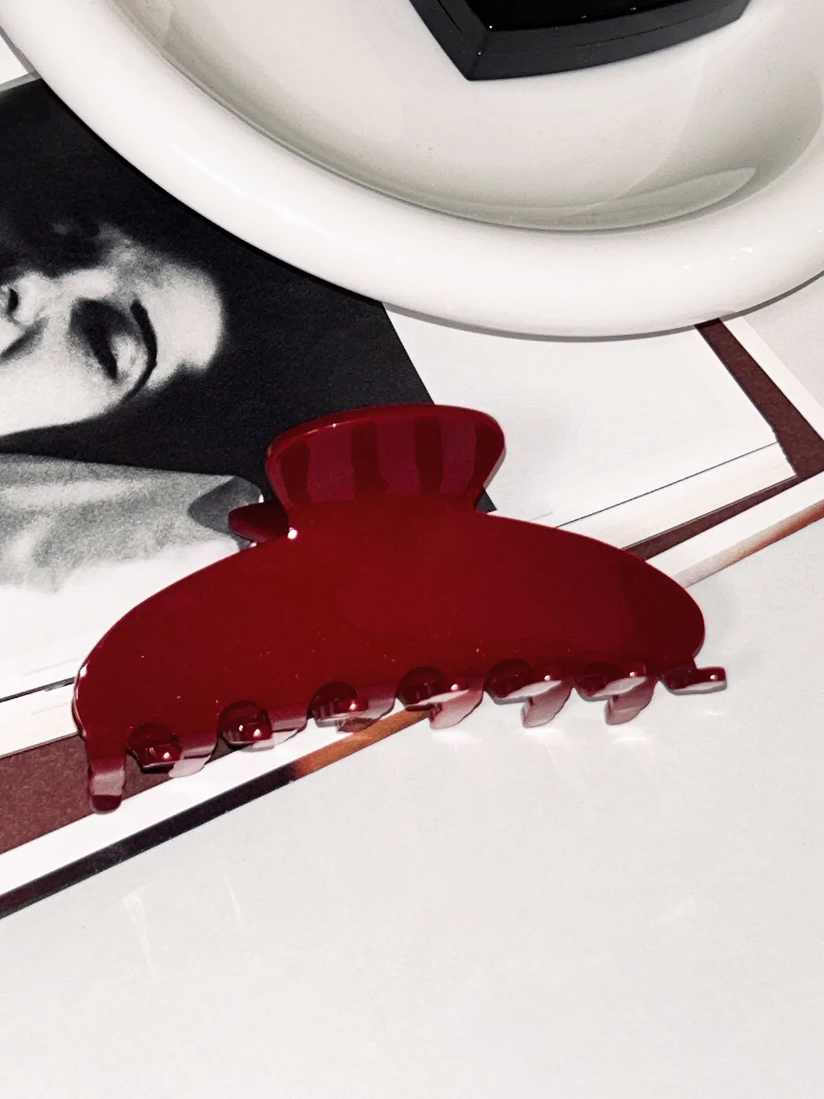 Retro Glossy Hair Claw sold by COMMENSE product image thumbnail 3