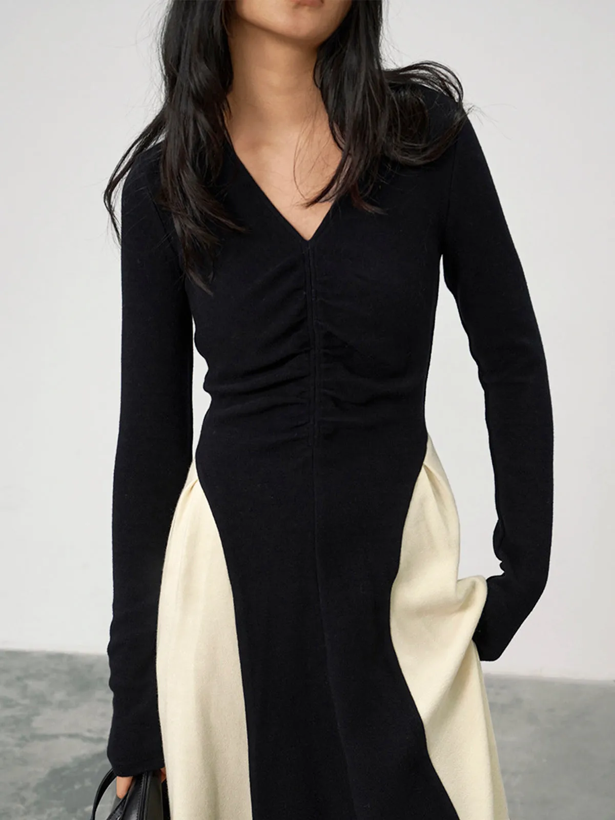 V-Neck Patchwork Pleated Long Dress sold by COMMENSE product image thumbnail 5
