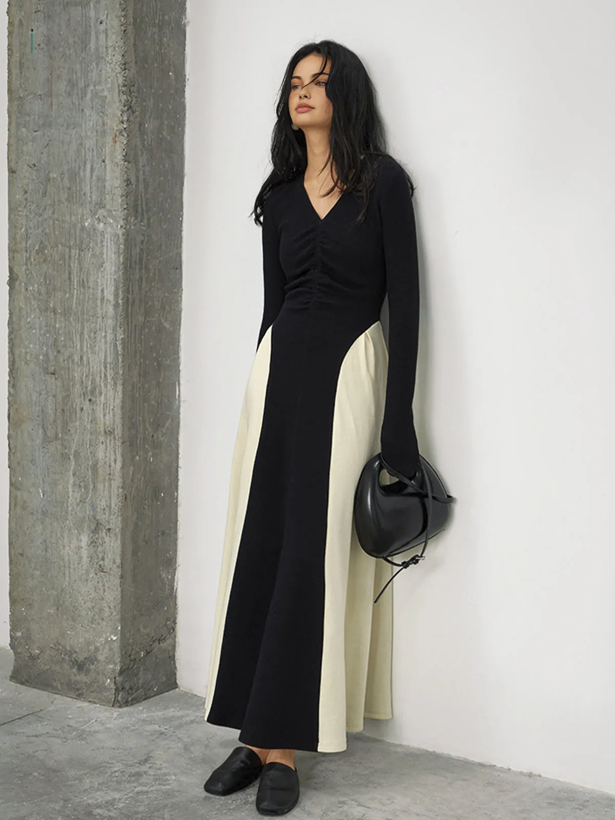 V-Neck Patchwork Pleated Long Dress sold by COMMENSE product image thumbnail 3