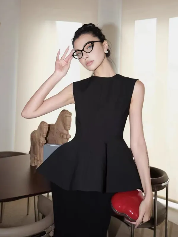 Sleeveless Piping Slim Blouse sold by COMMENSE