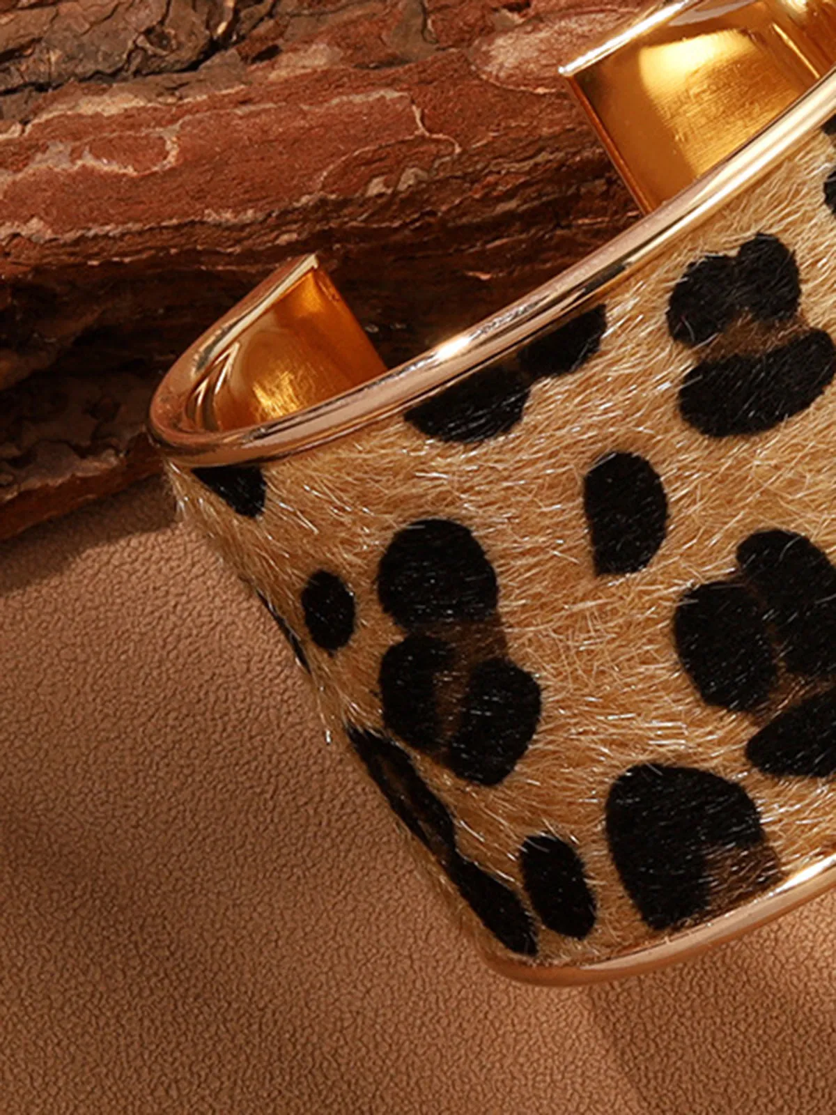 Leopard Printed Tunnel Open Bracelet sold by COMMENSE product image thumbnail 3