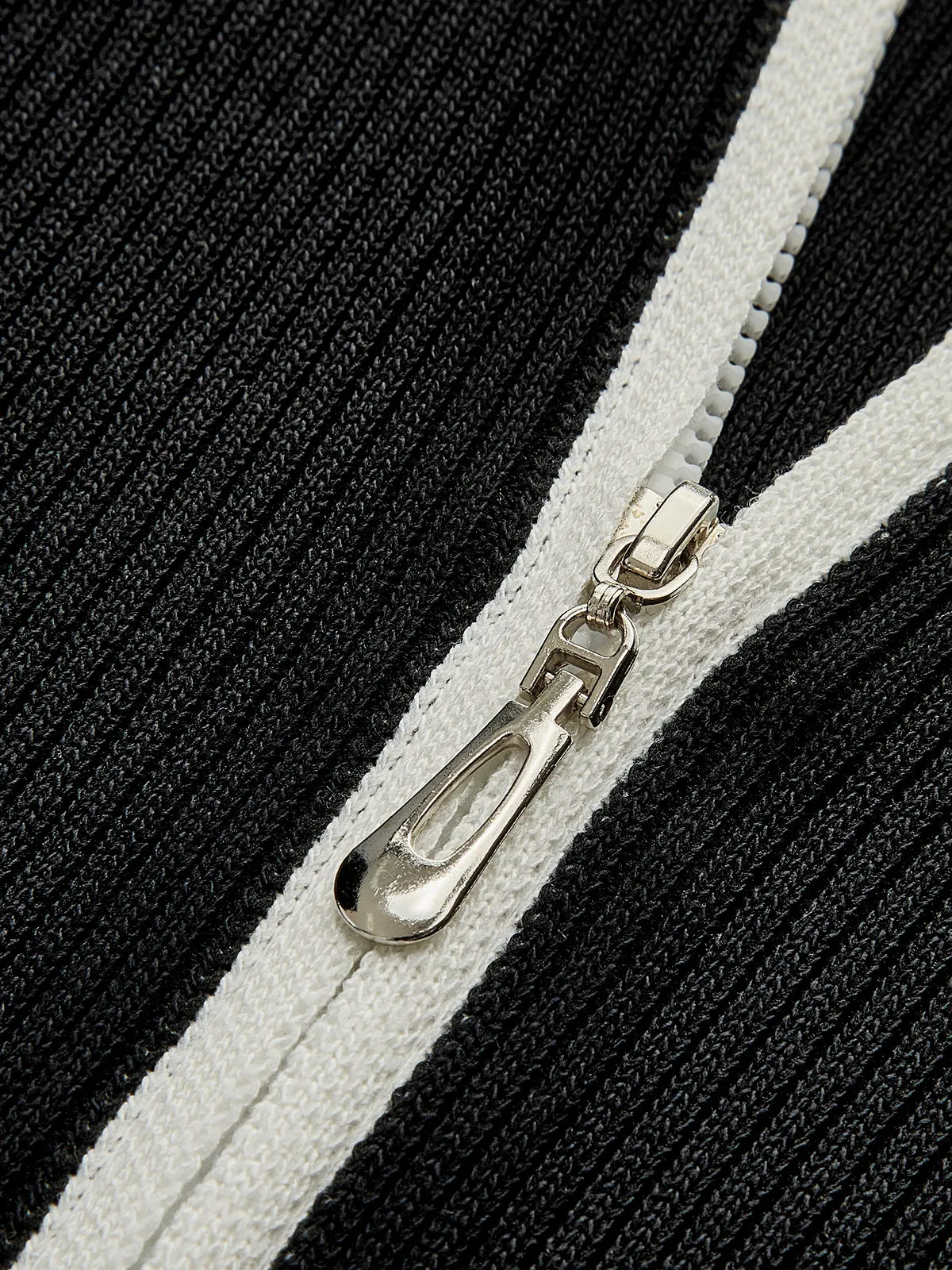 Contrast Trim Double-Zipper Knit Top sold by COMMENSE product image thumbnail 3