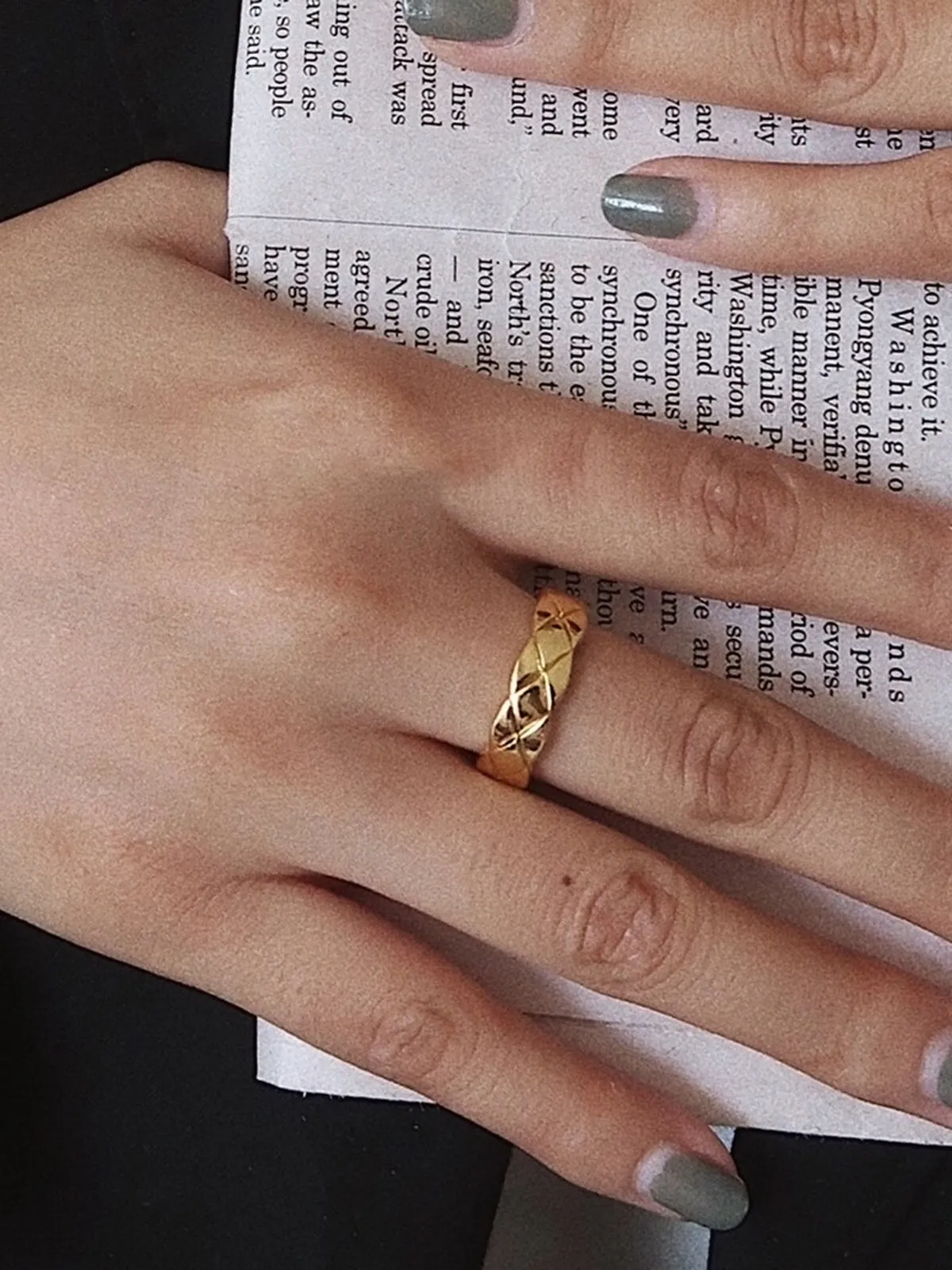 Rhombic Pattern Tunnel Ring sold by COMMENSE product image thumbnail 4