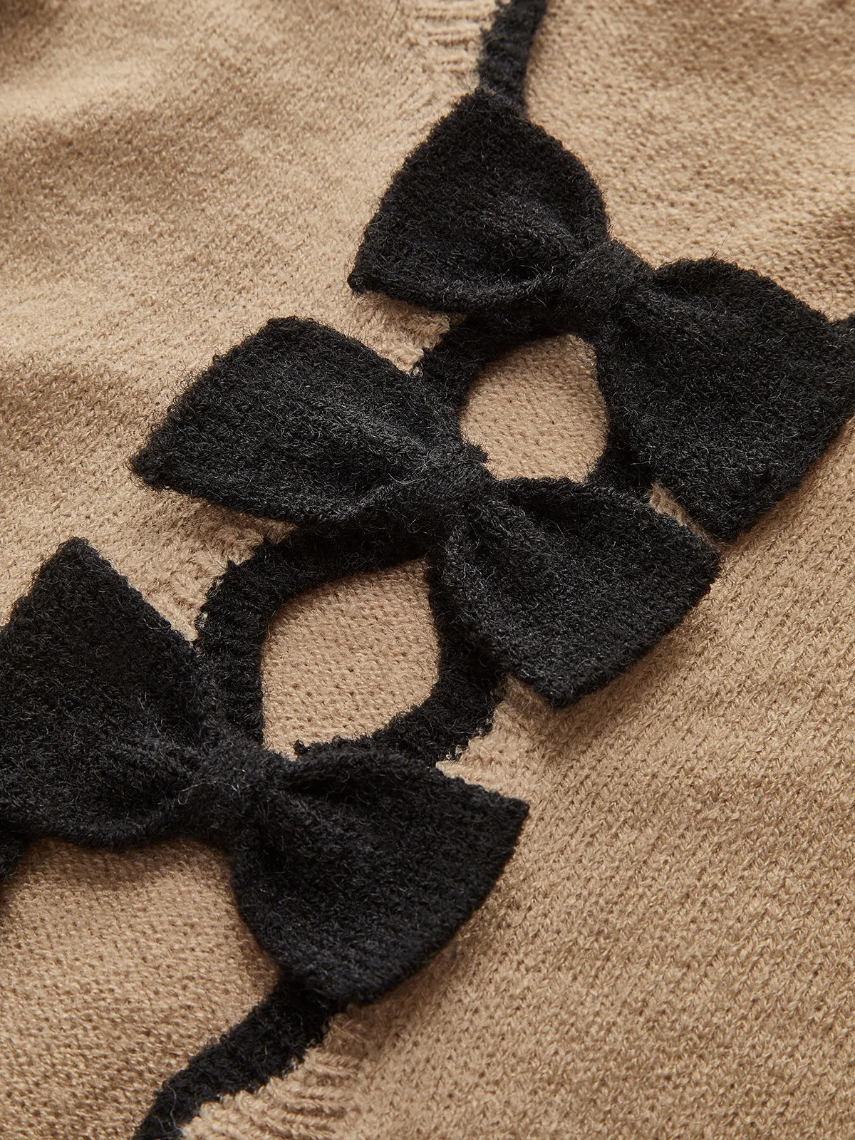 Contrast Wave Trim Bow Sweater sold by COMMENSE product image thumbnail 3