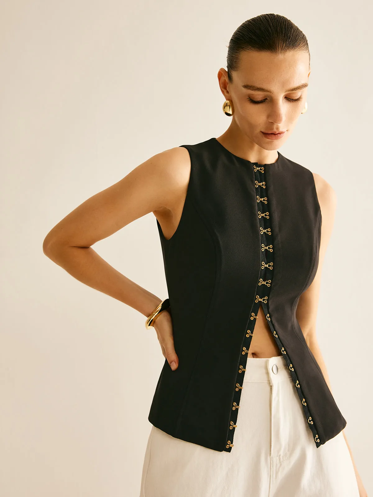 Round Neck Metal-Detail Vest sold by COMMENSE product image thumbnail 4