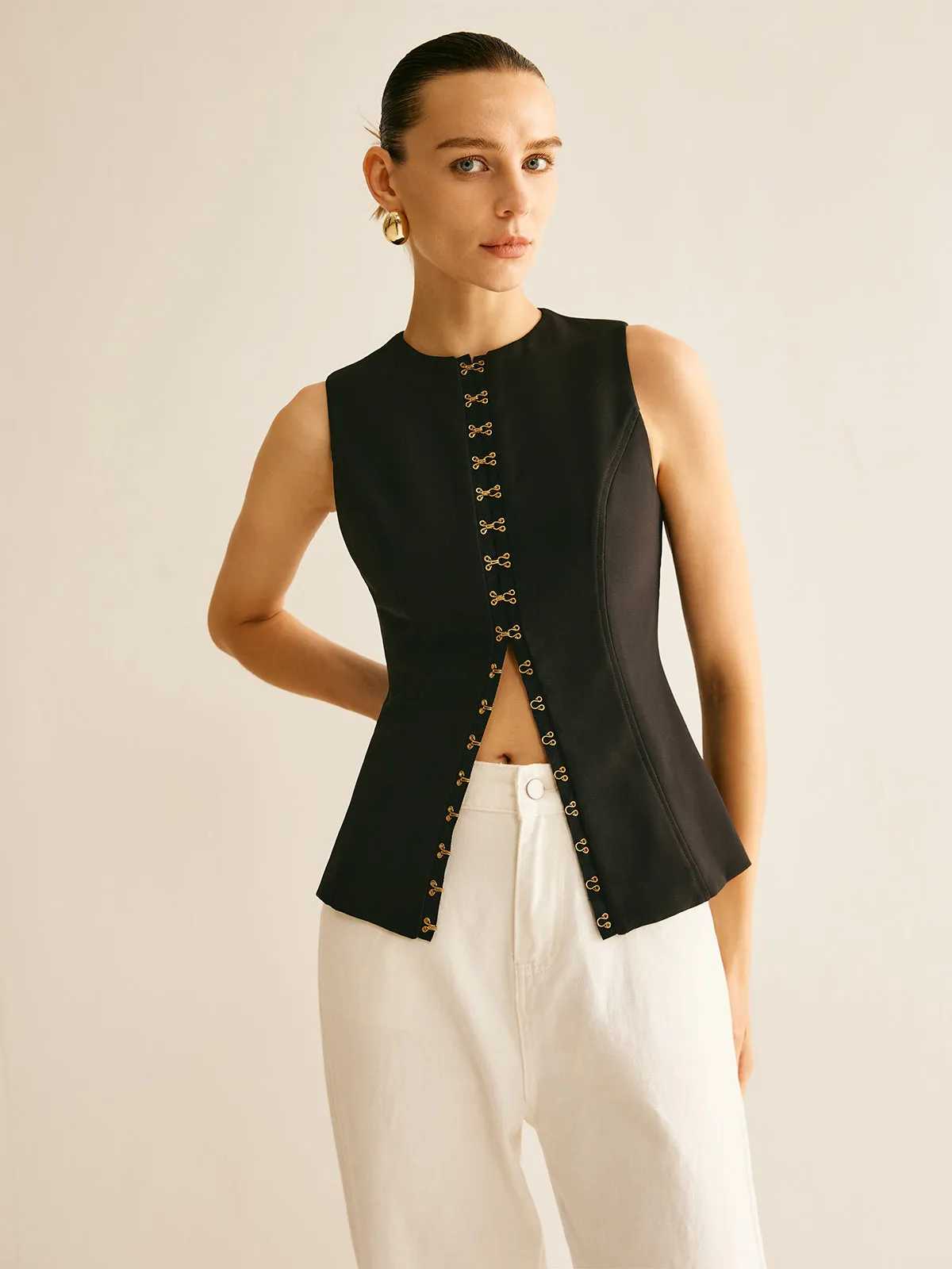 Round Neck Metal-Detail Vest sold by COMMENSE product image thumbnail 5