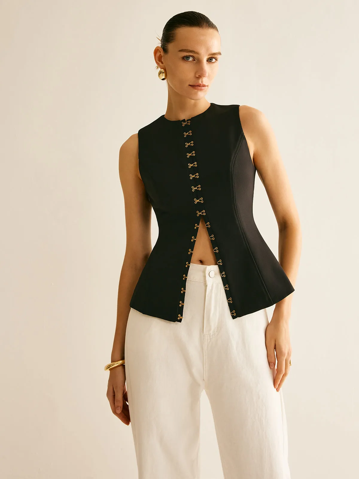 Round Neck Metal-Detail Vest sold by COMMENSE product image thumbnail 2