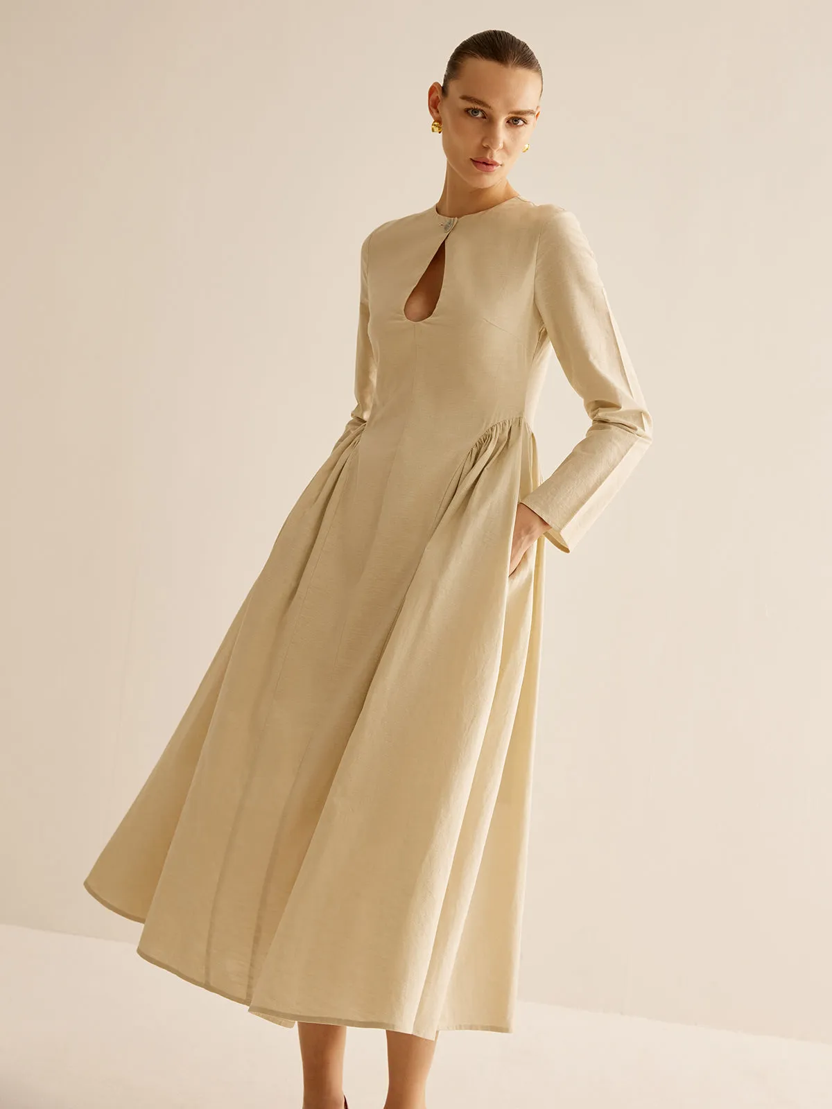 Keyhole Neckline Panel Pleated Dress sold by COMMENSE product image thumbnail 5