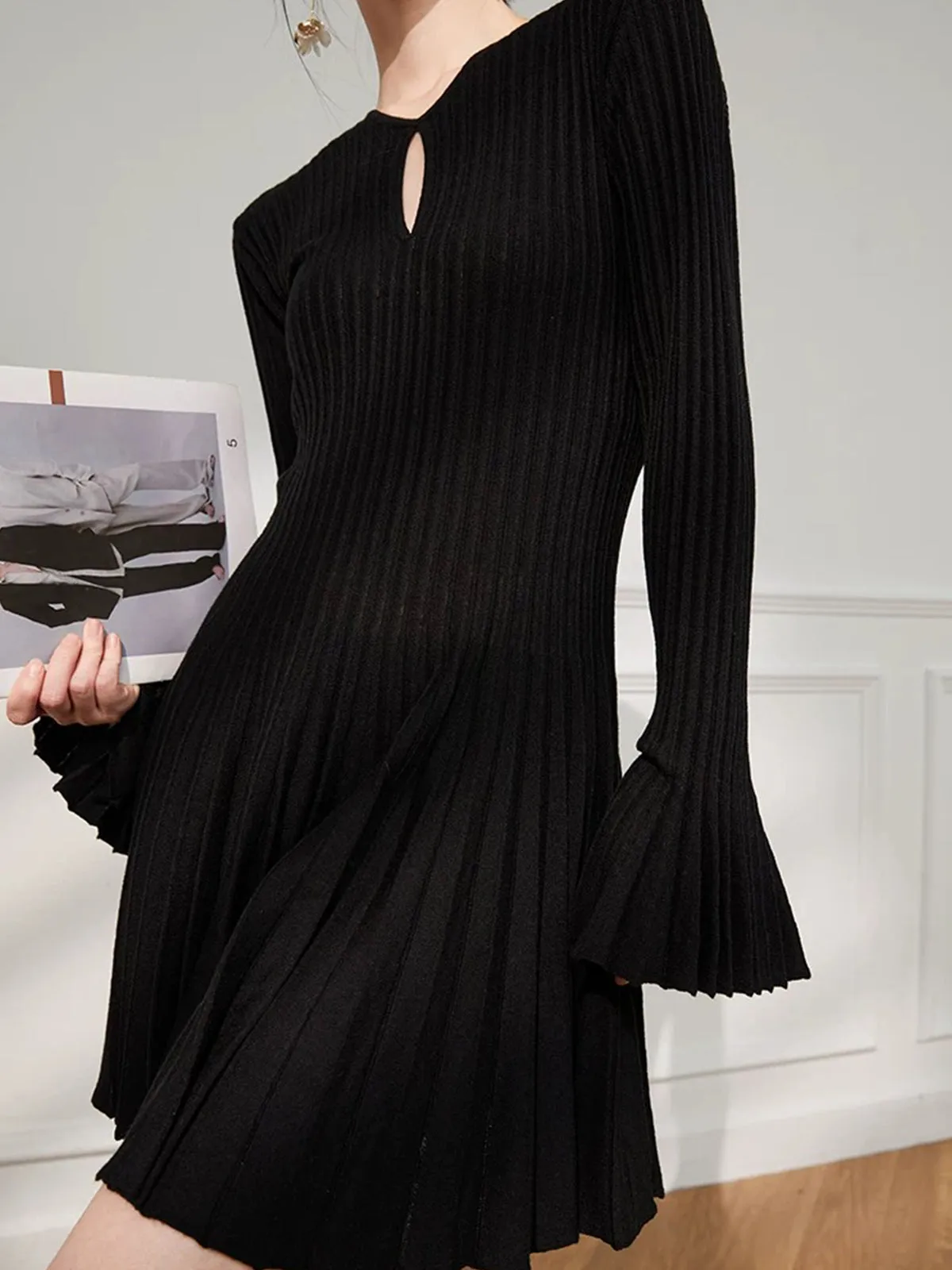 Keyhole Neckline Bell Sleeve Pleated Dress sold by COMMENSE product image thumbnail 2