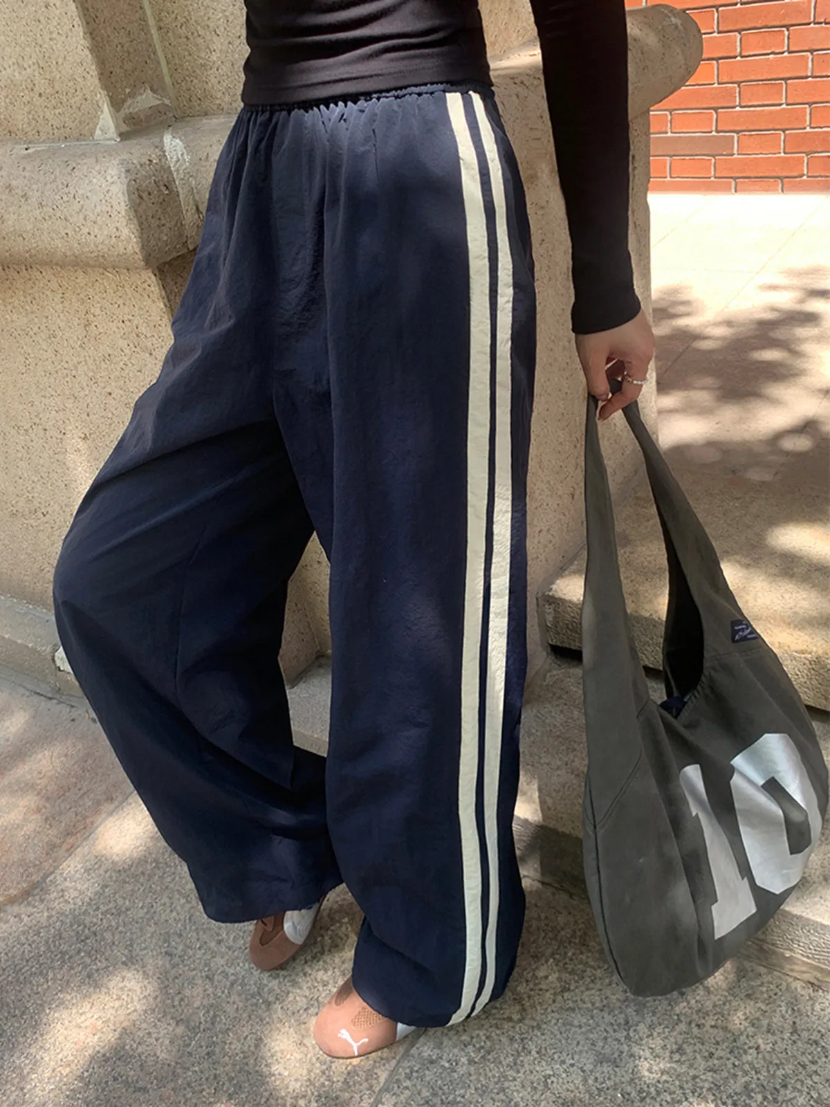 Contrast Side Trim Drawstring Pants sold by COMMENSE