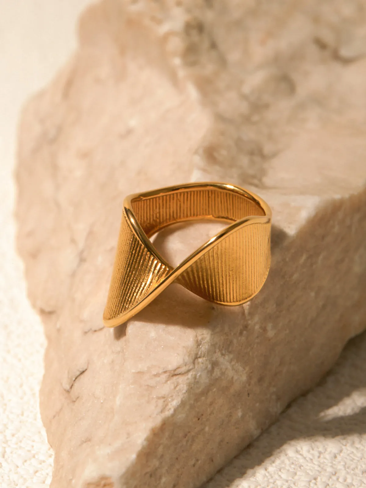 Ripple Twist Ring sold by COMMENSE product image thumbnail 3