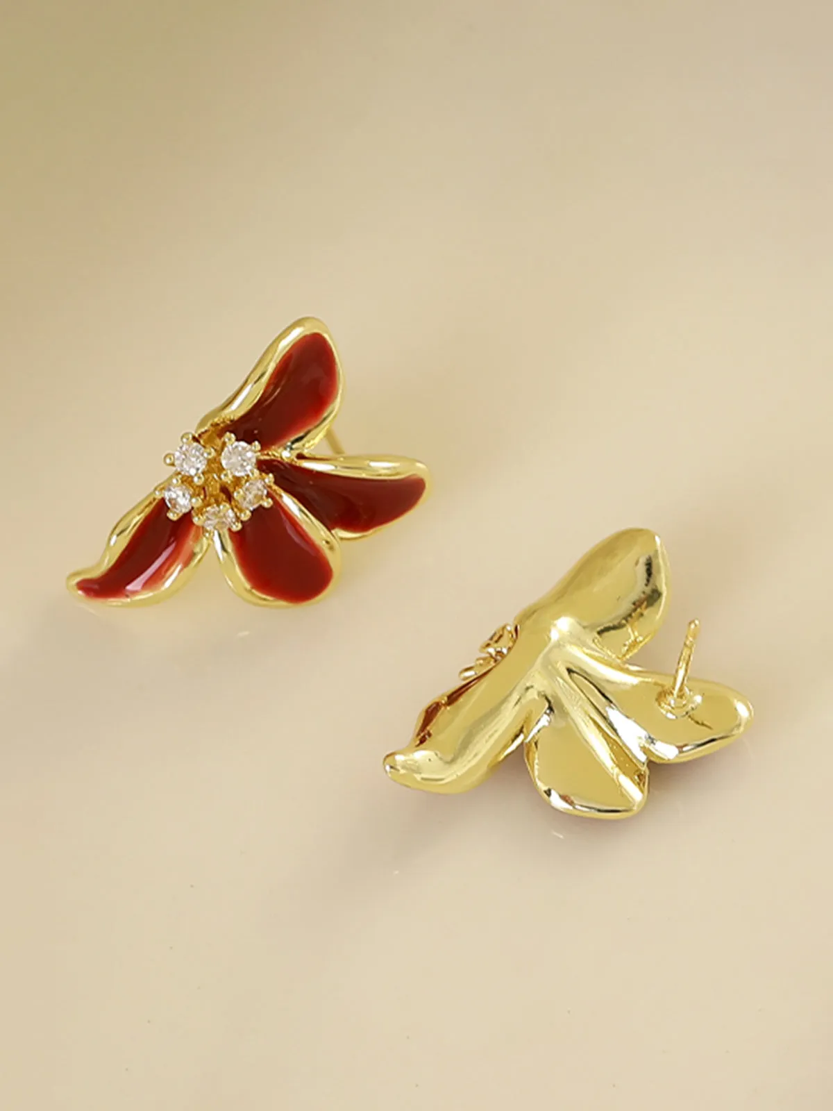 Vintage Rhinestone Floral Stud Earrings sold by COMMENSE product image thumbnail 3