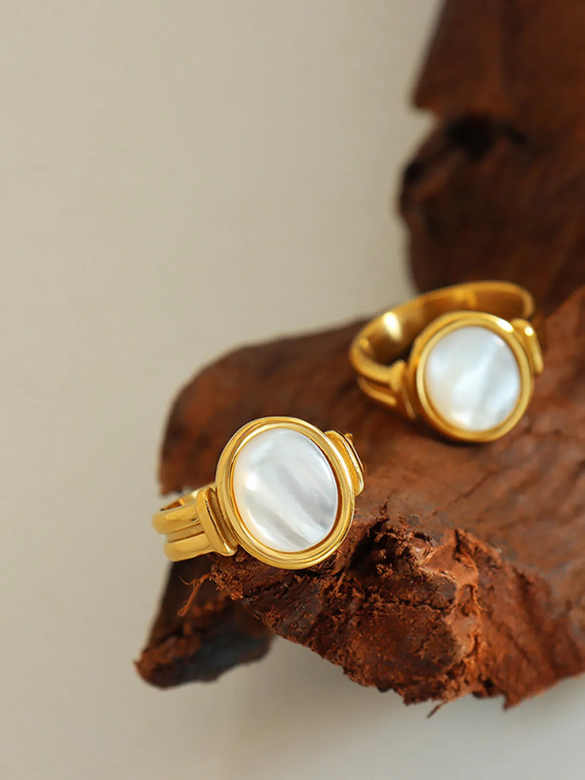 Elegant White Sea Shells Ring sold by COMMENSE product image thumbnail 2