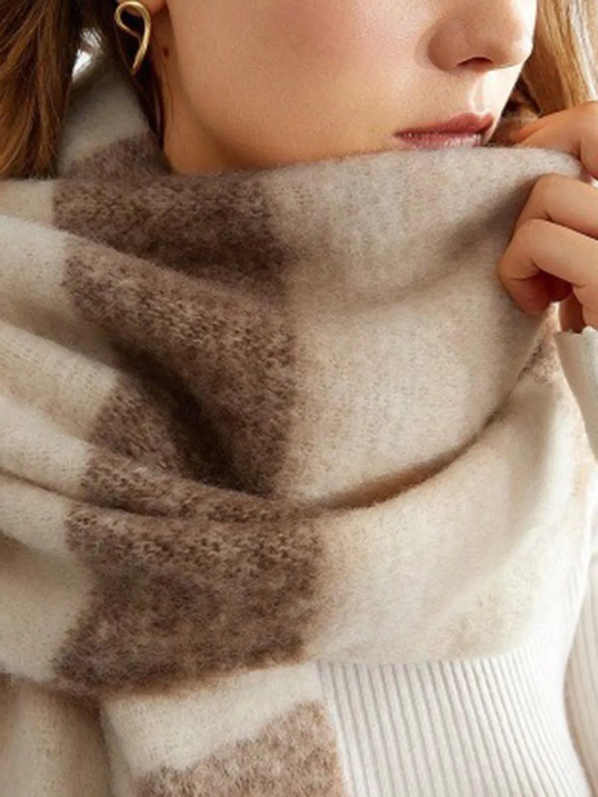 Color Block Striped Tassel Scarf sold by COMMENSE product image thumbnail 3