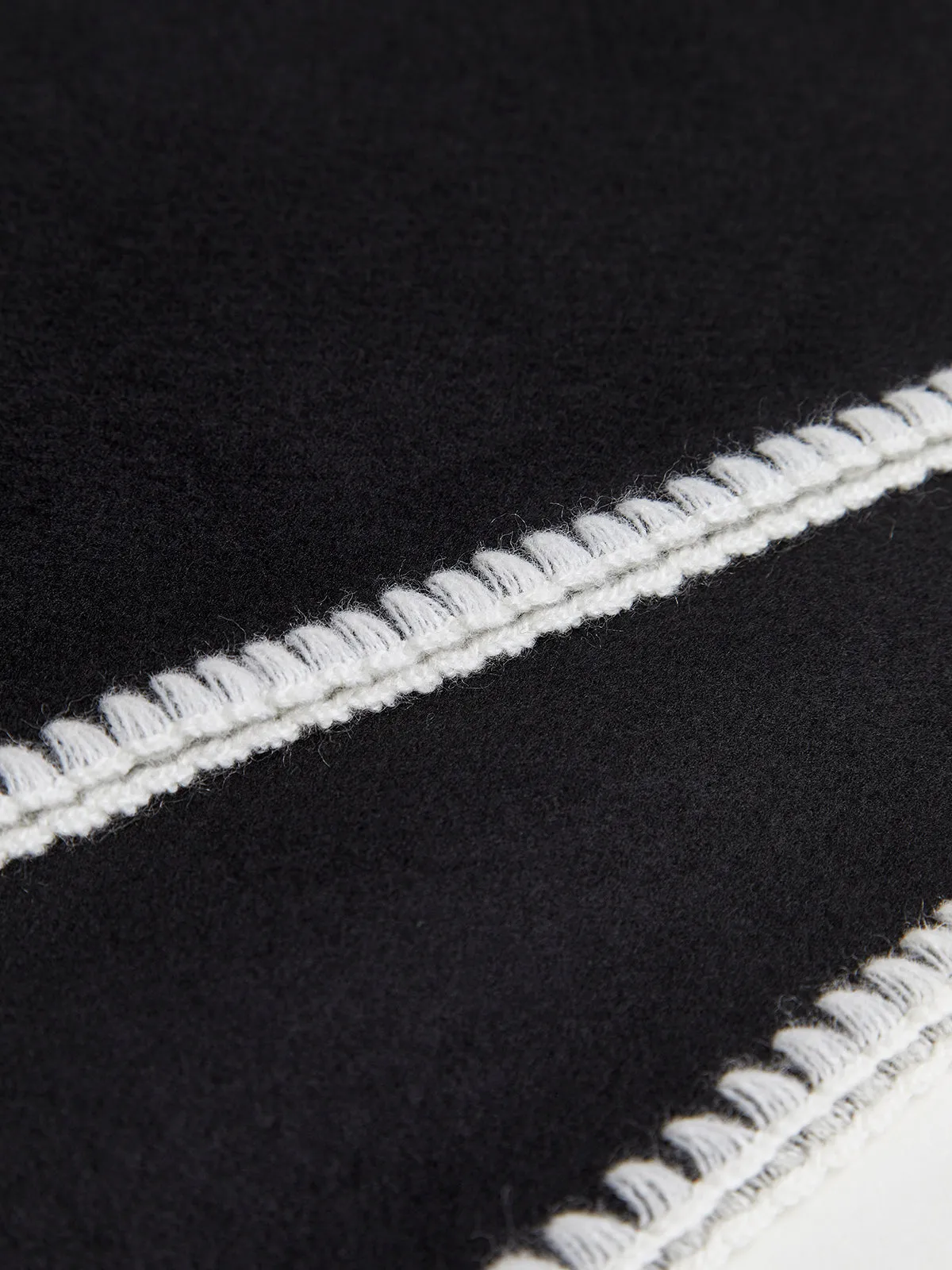 Contrast Trim Tassel Scarf sold by COMMENSE product image thumbnail 4