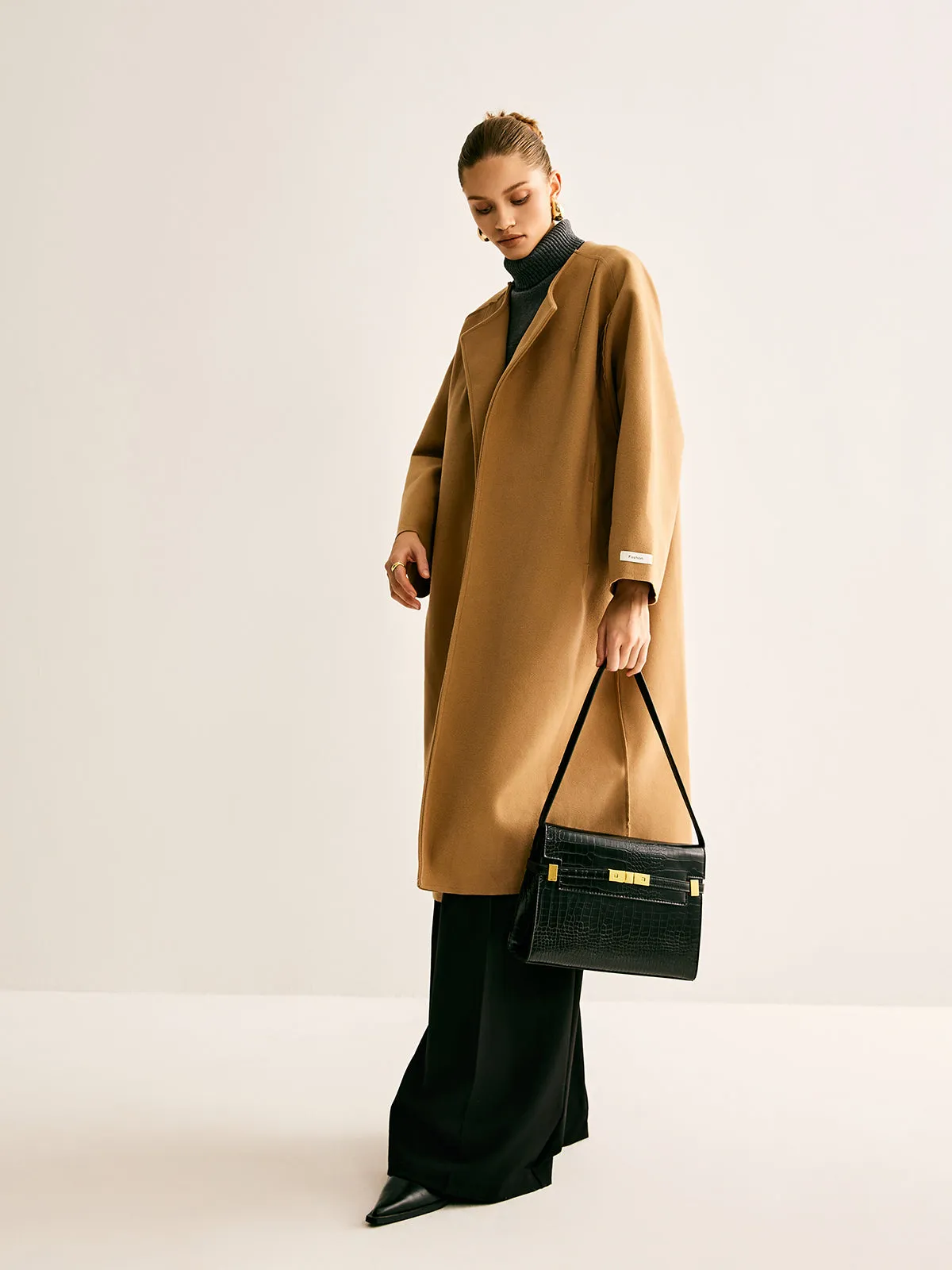 Crocodile Embossed Shoulder Tofu Bag sold by COMMENSE product image thumbnail 3