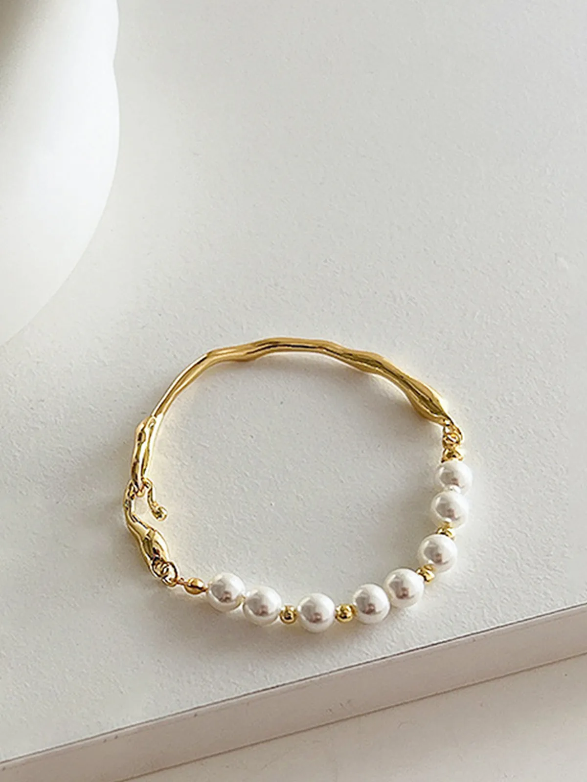 Irregular Metal Pearl Bracelet sold by COMMENSE product image thumbnail 4