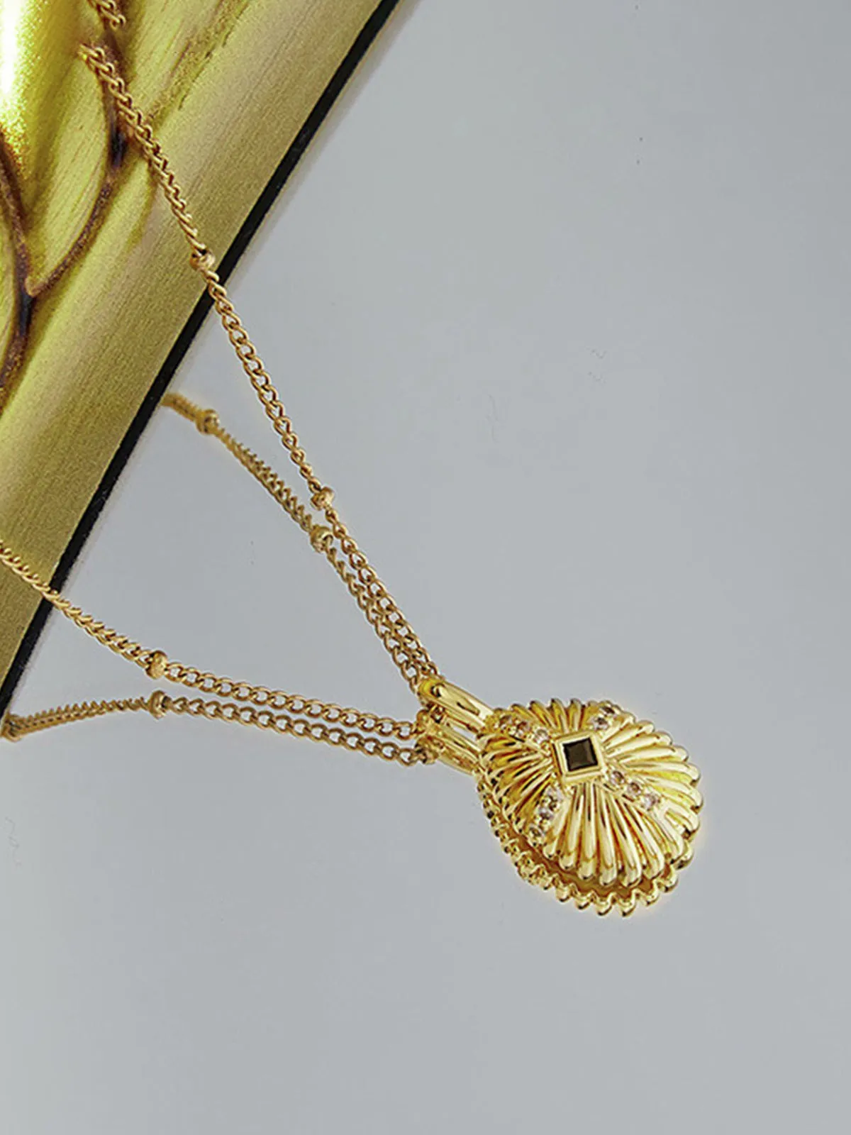 Shell Cross Set Diamond Pendant Necklace sold by COMMENSE product image thumbnail 4