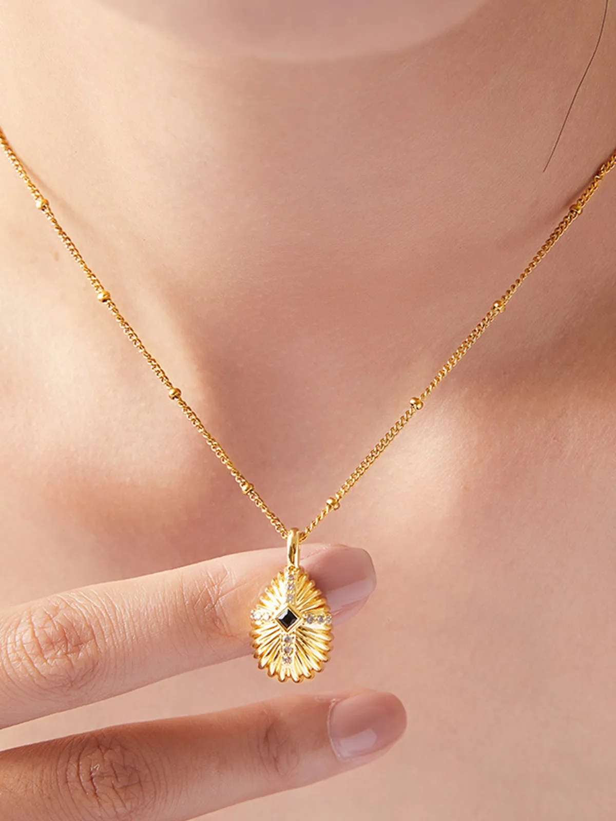 Shell Cross Set Diamond Pendant Necklace sold by COMMENSE product image thumbnail 2