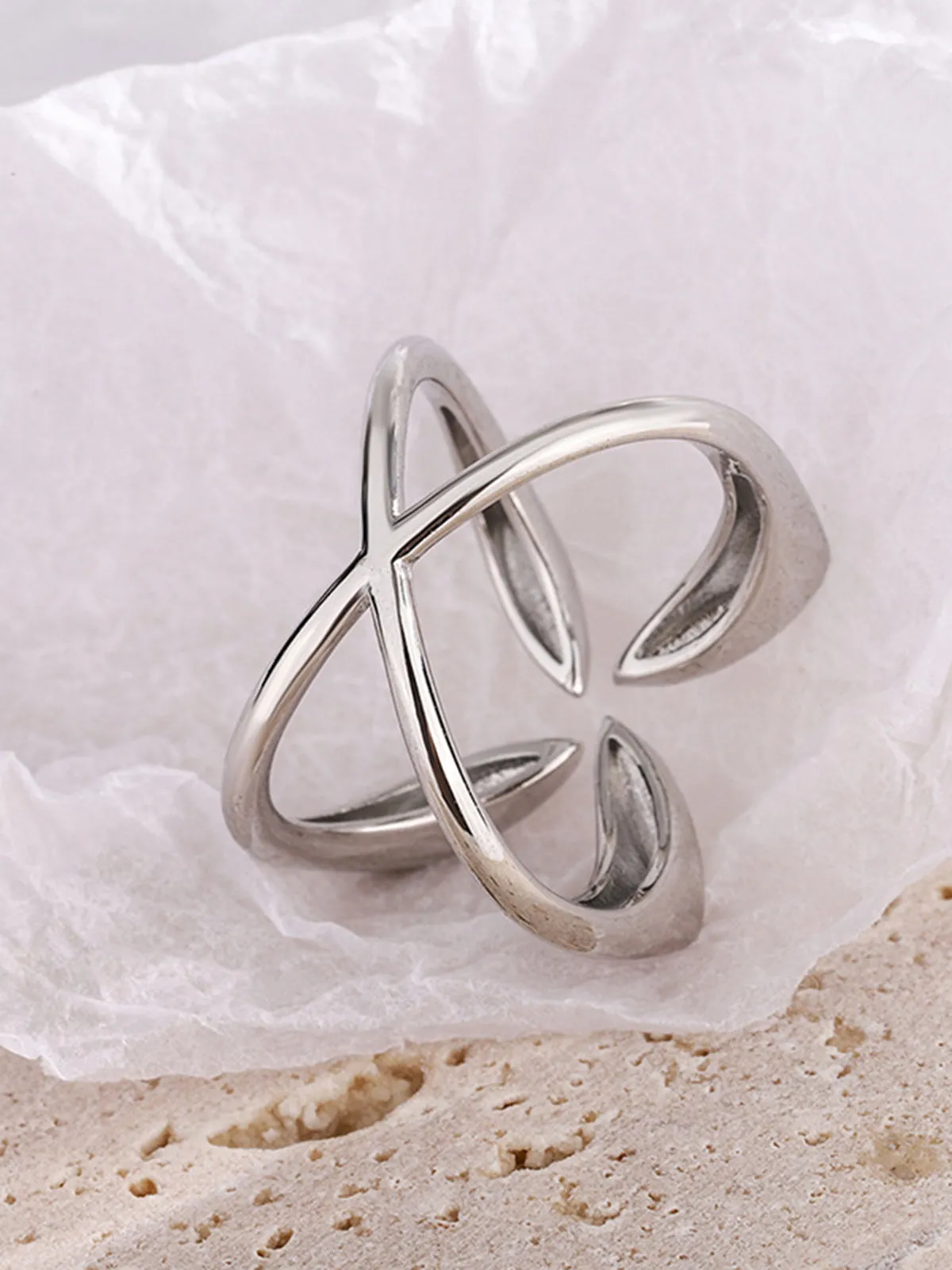Criss Cross Four-Leaf Open Ring sold by COMMENSE product image thumbnail 3