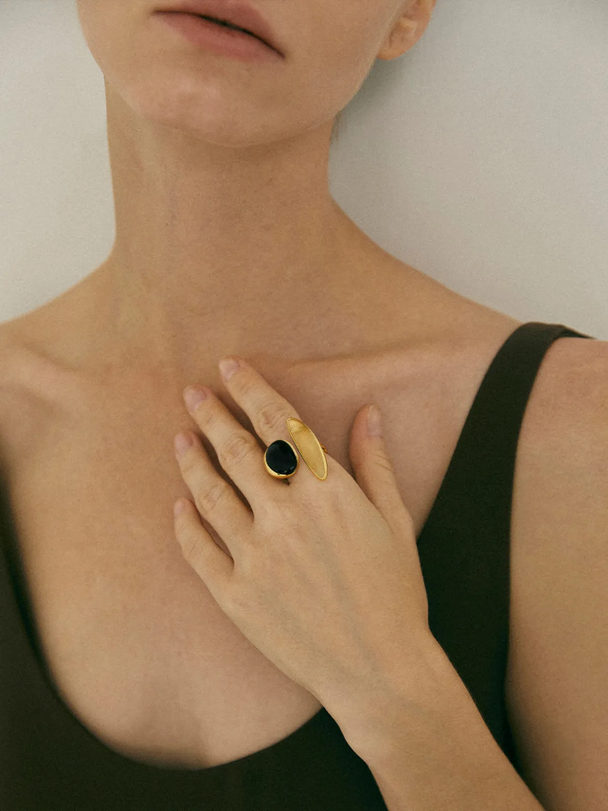 Black Onyx & Yellow Crystal Ring sold by COMMENSE product image thumbnail 4