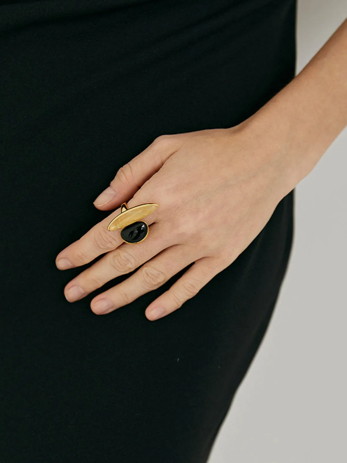 Black Onyx & Yellow Crystal Ring sold by COMMENSE product image thumbnail 2