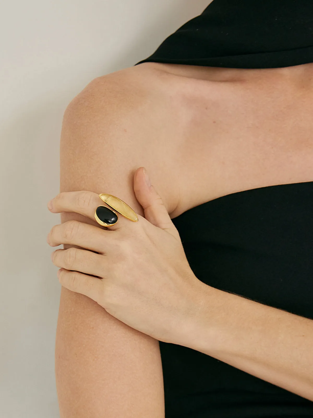 Black Onyx & Yellow Crystal Ring sold by COMMENSE product image thumbnail 5