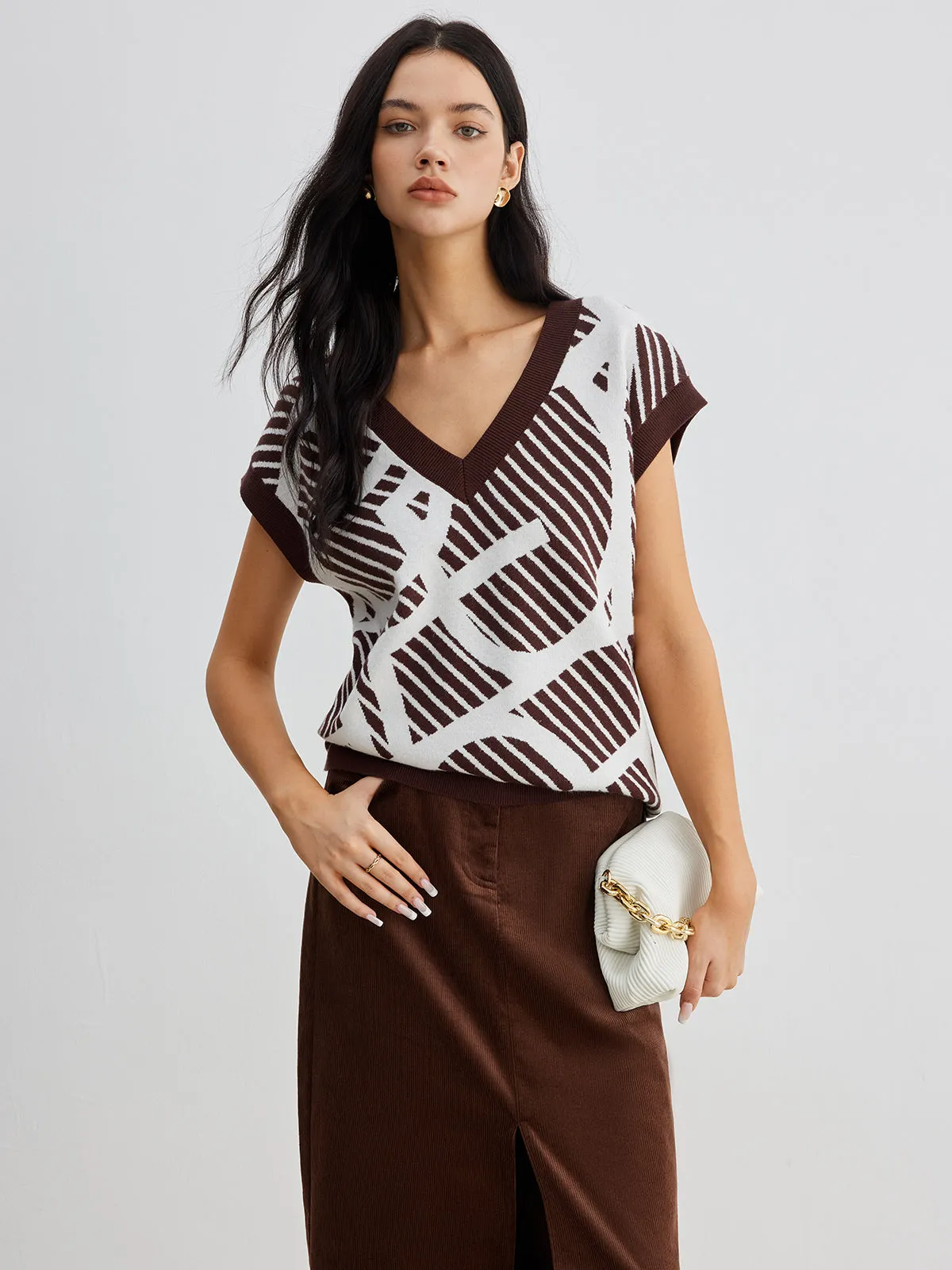 Geometric Contrast Striped Sweater Vest sold by COMMENSE product image thumbnail 2