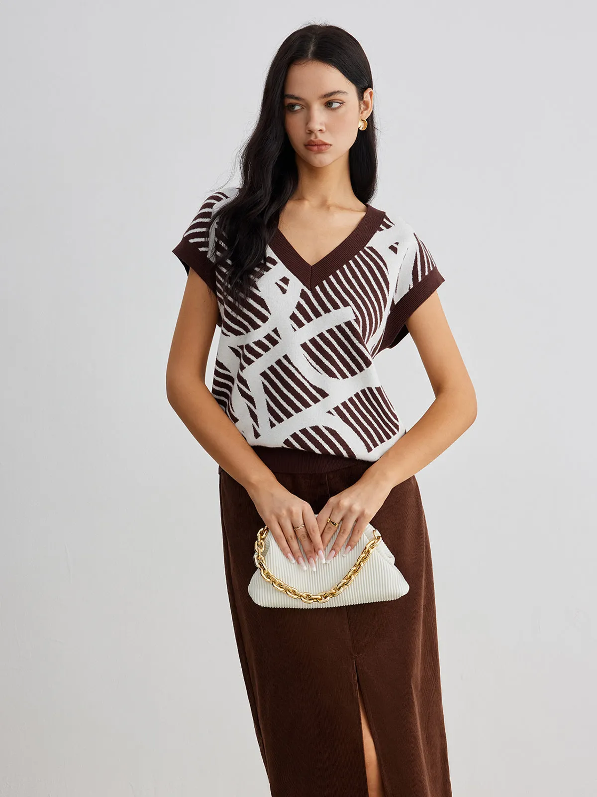 Geometric Contrast Striped Sweater Vest sold by COMMENSE product image thumbnail 4