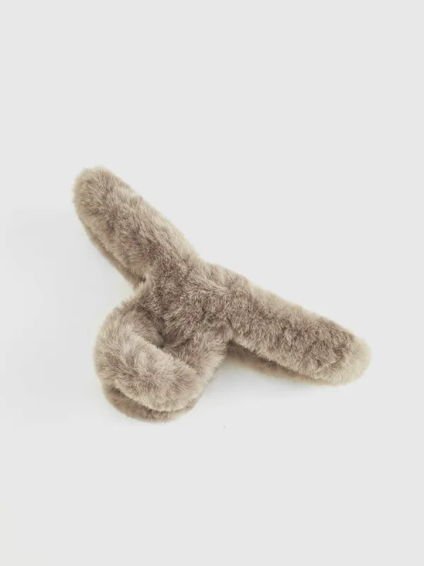 Fuzzy Hair Claw sold by COMMENSE