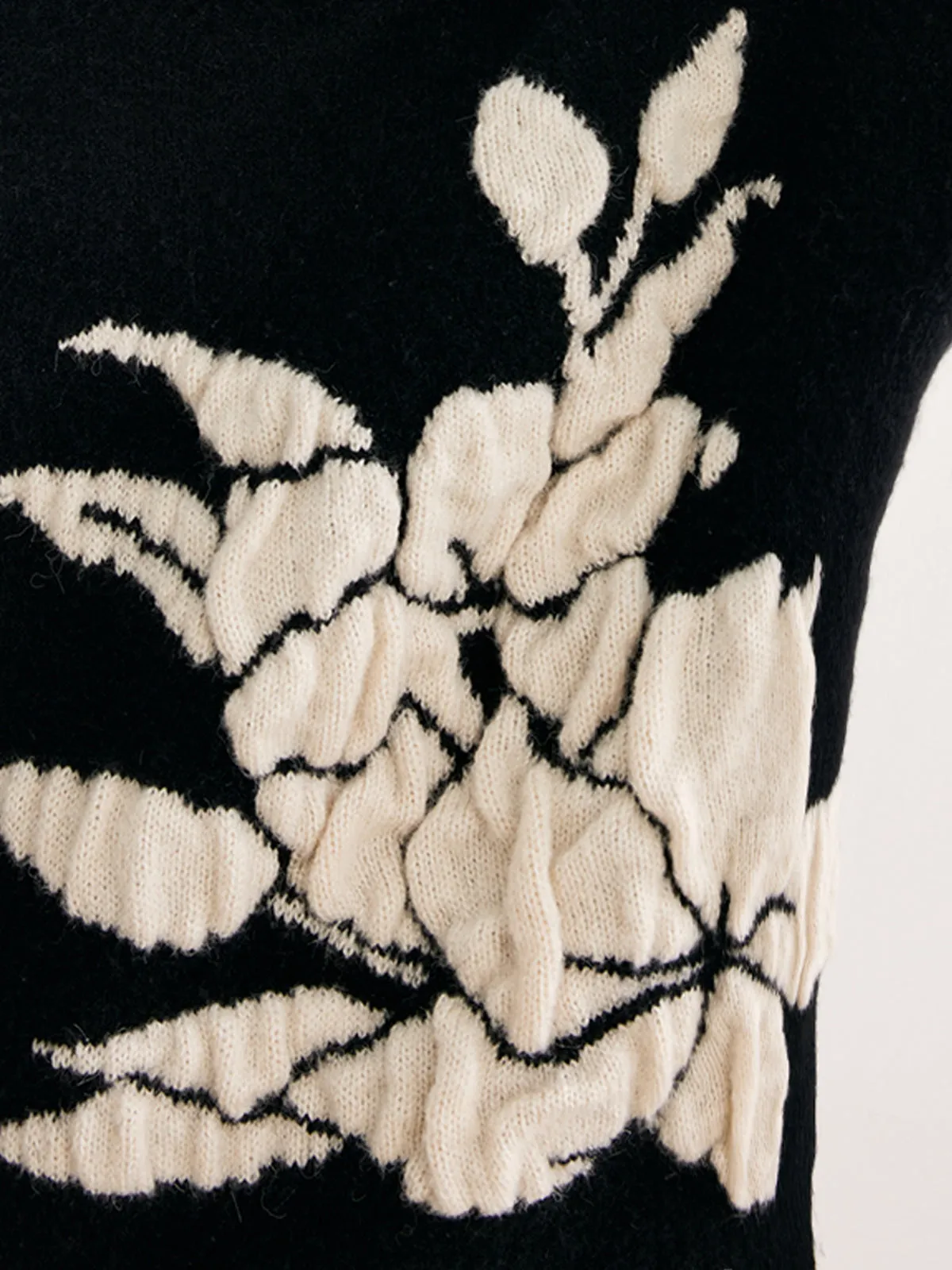 V-Neck Knit-Floral Shift Sweater sold by COMMENSE product image thumbnail 5