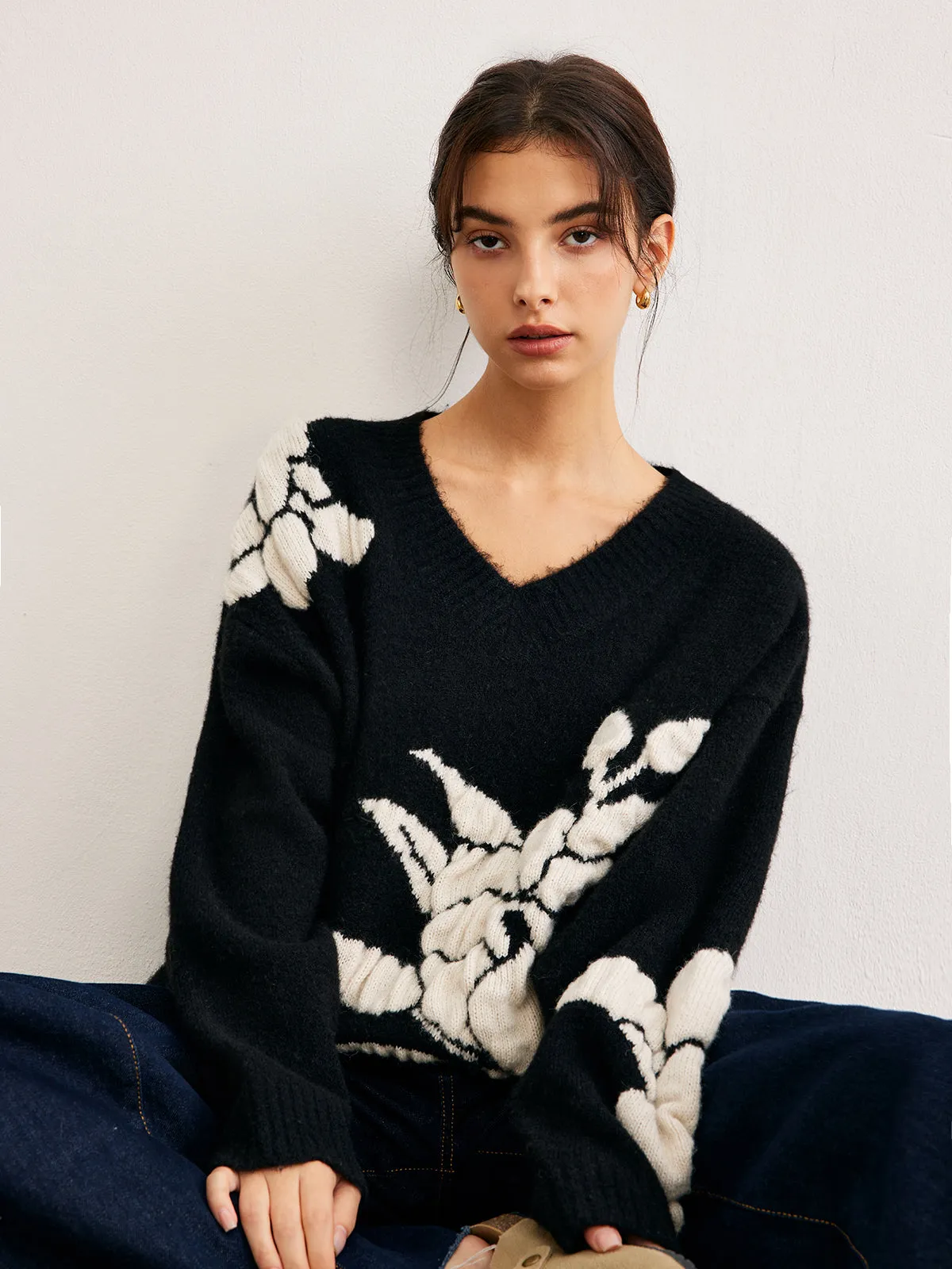V-Neck Knit-Floral Shift Sweater sold by COMMENSE product image thumbnail 3