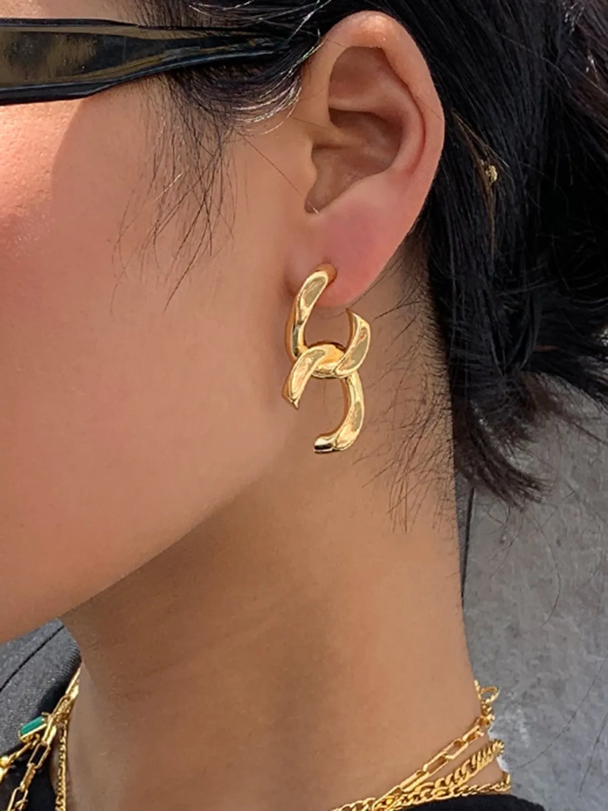 Geometric Twist Stud Earrings sold by COMMENSE product image thumbnail 3