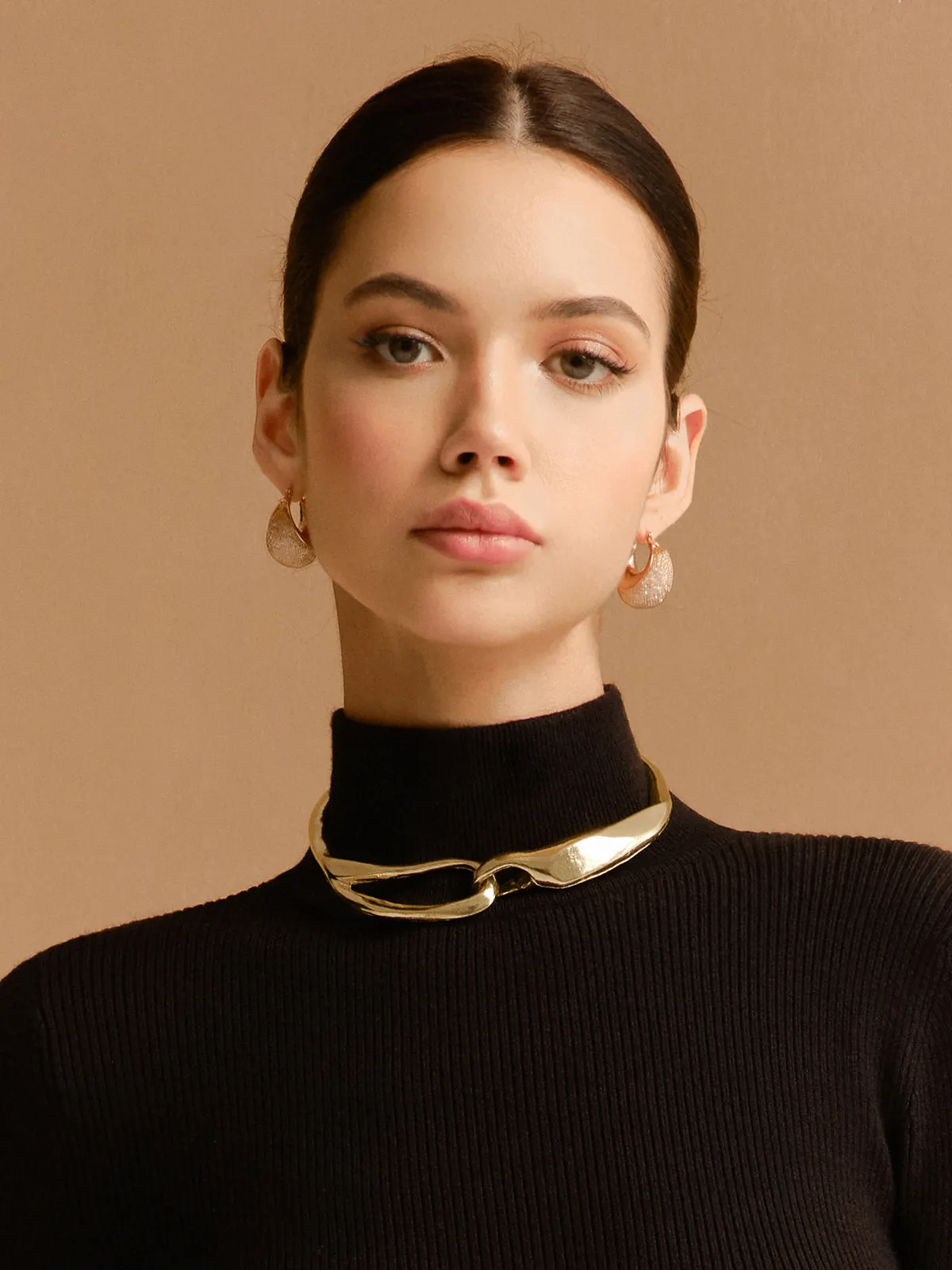 Asymmetrical Chunky Choker sold by COMMENSE