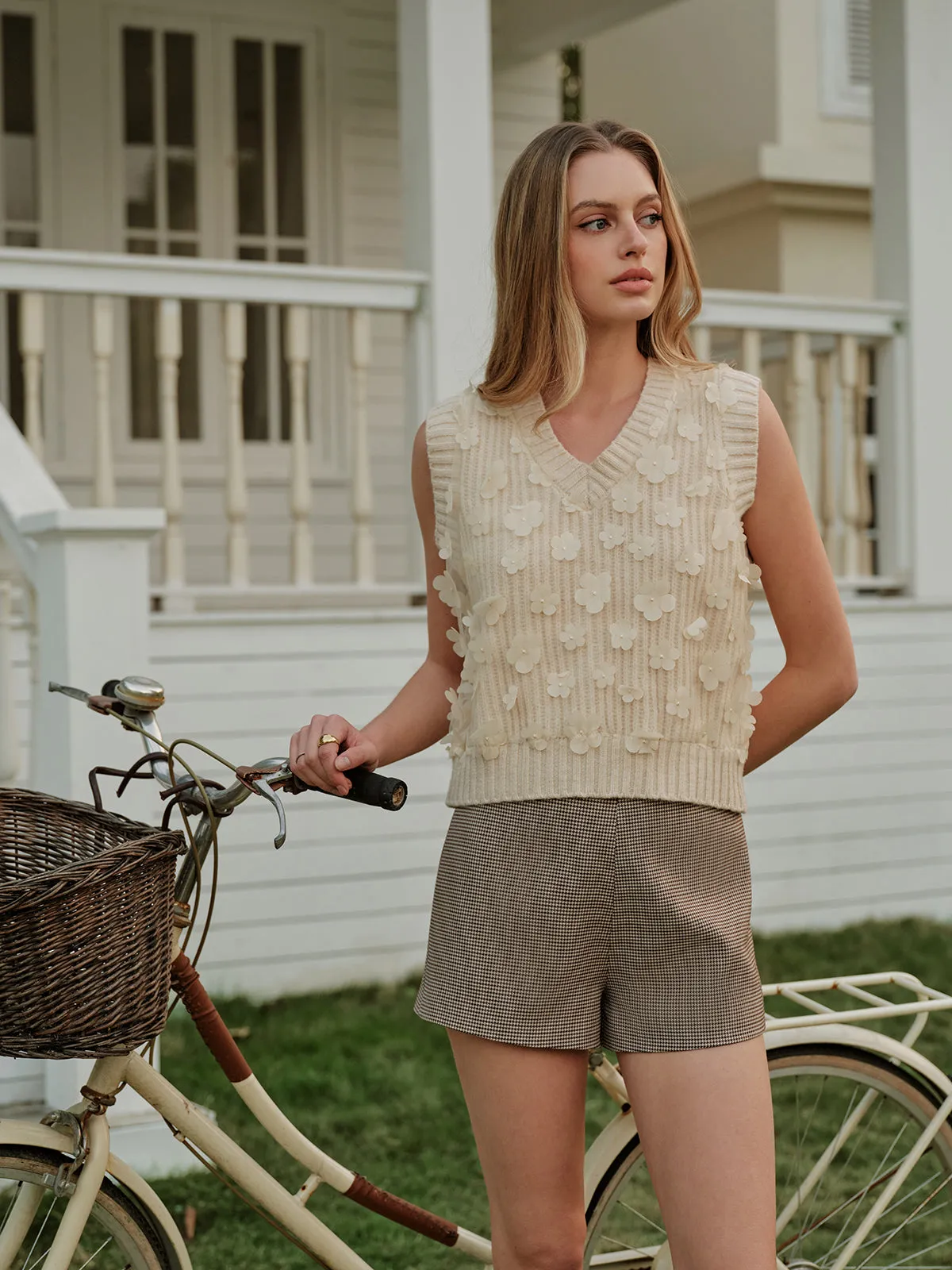 Casual Floral Sweater Vest sold by COMMENSE product image thumbnail 5