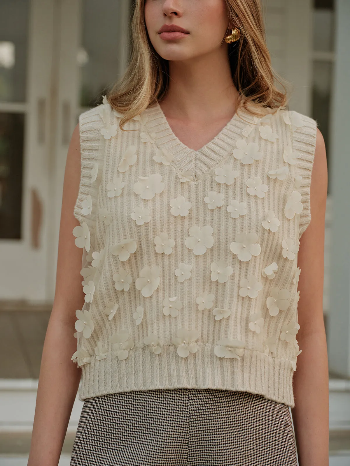 Casual Floral Sweater Vest sold by COMMENSE product image thumbnail 2