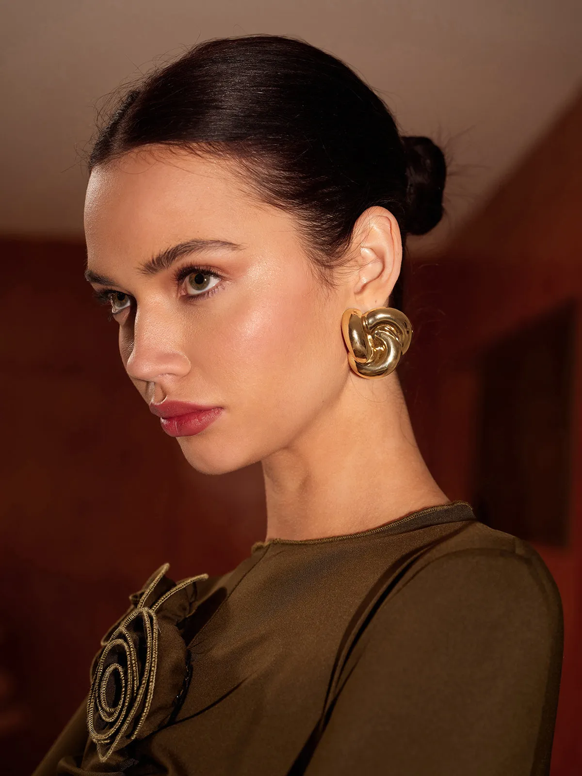 Knotted Gold Ear Cuff sold by COMMENSE product image thumbnail 4