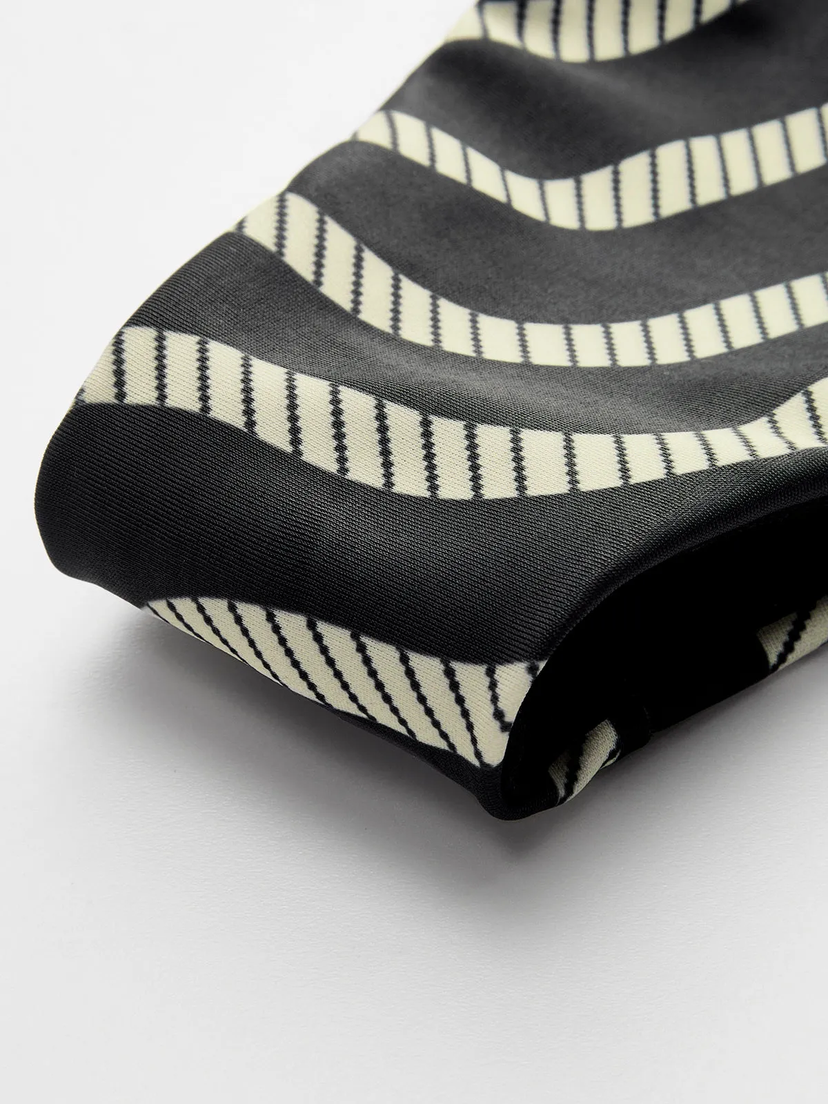 Wave Pattern Triangle Bikini Set sold by COMMENSE product image thumbnail 3