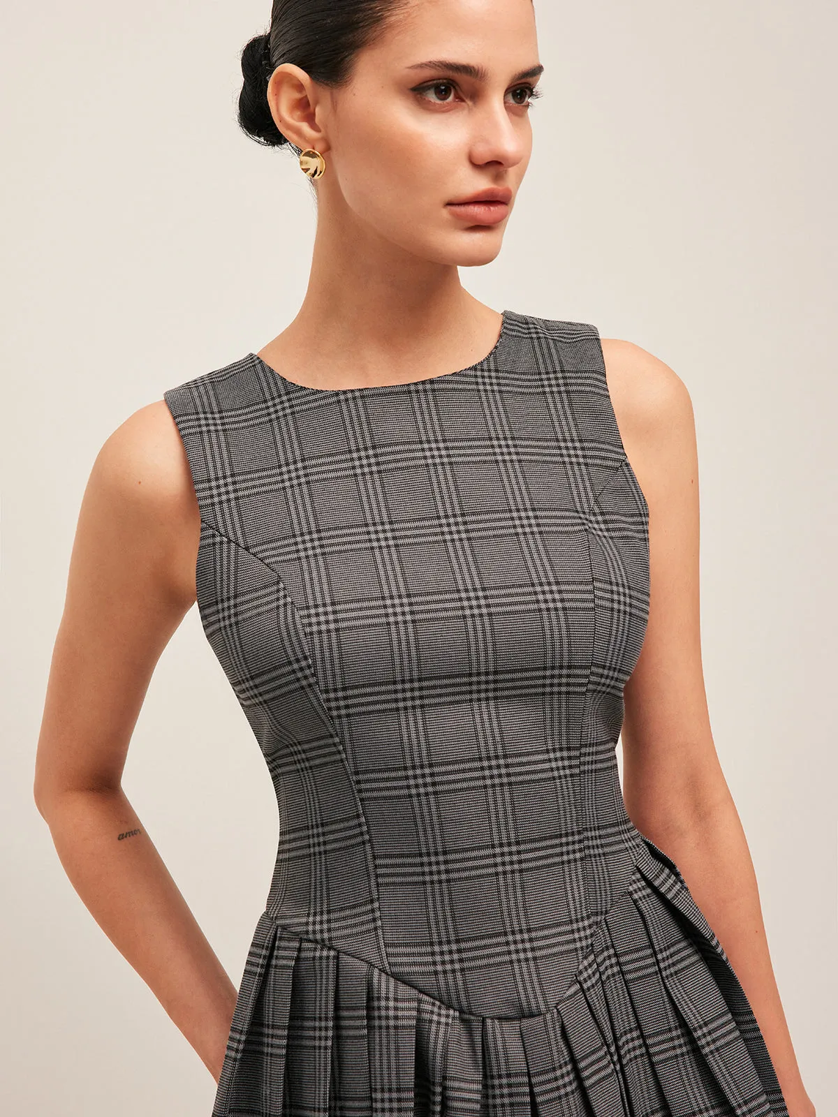 Plaid Pleated Sleeveless Dress sold by COMMENSE product image thumbnail 4