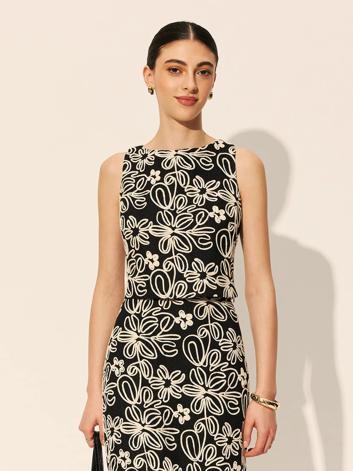 Keyhole Back Floral Embroidered Crop Top sold by COMMENSE product image thumbnail 3