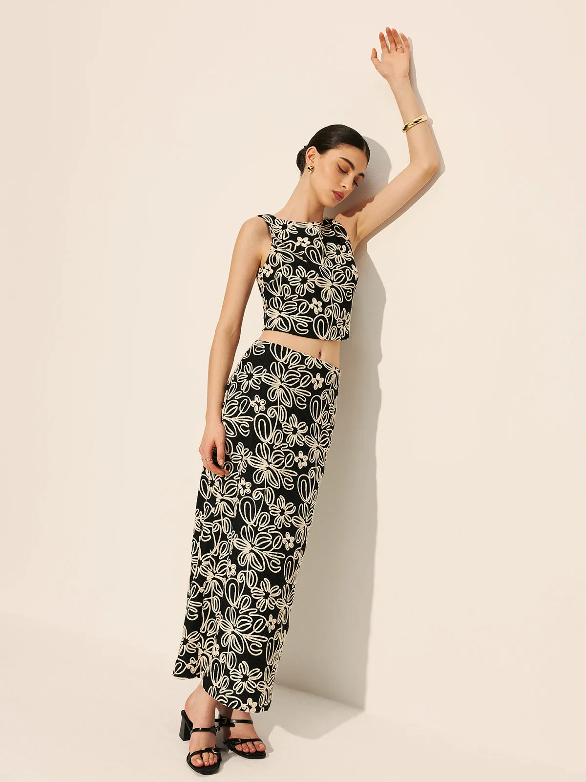 Keyhole Back Floral Embroidered Crop Top sold by COMMENSE product image thumbnail 4