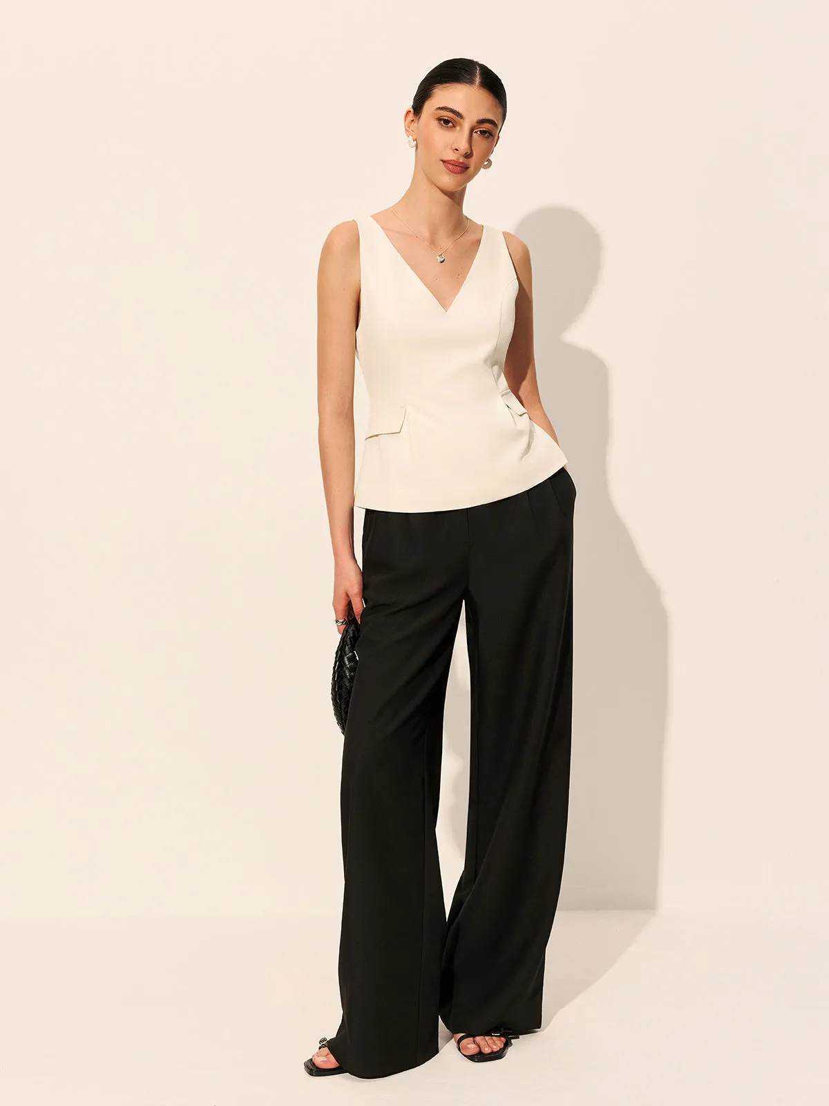 Decor Pockets V-Neck Sleeveless Top sold by COMMENSE product image thumbnail 3