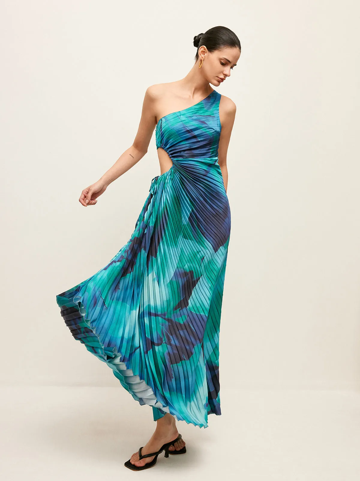 Side Cut-Out One-Shoulder Pleated Dress sold by COMMENSE product image thumbnail 2