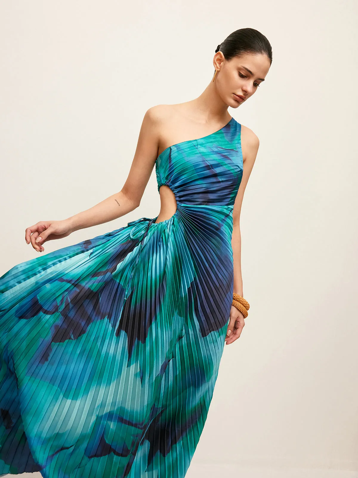 Side Cut-Out One-Shoulder Pleated Dress sold by COMMENSE product image thumbnail 5
