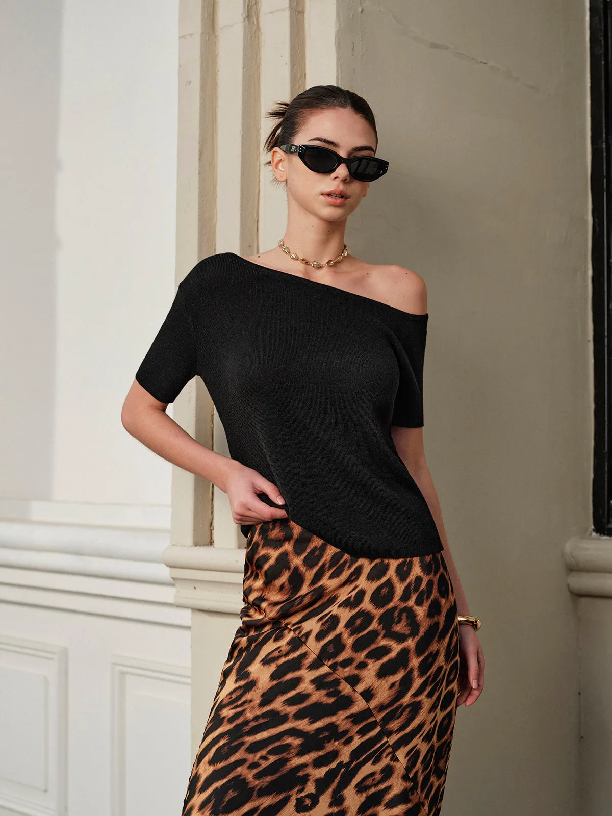 Off-Shoulder Short Sleeve Top sold by COMMENSE product image thumbnail 4