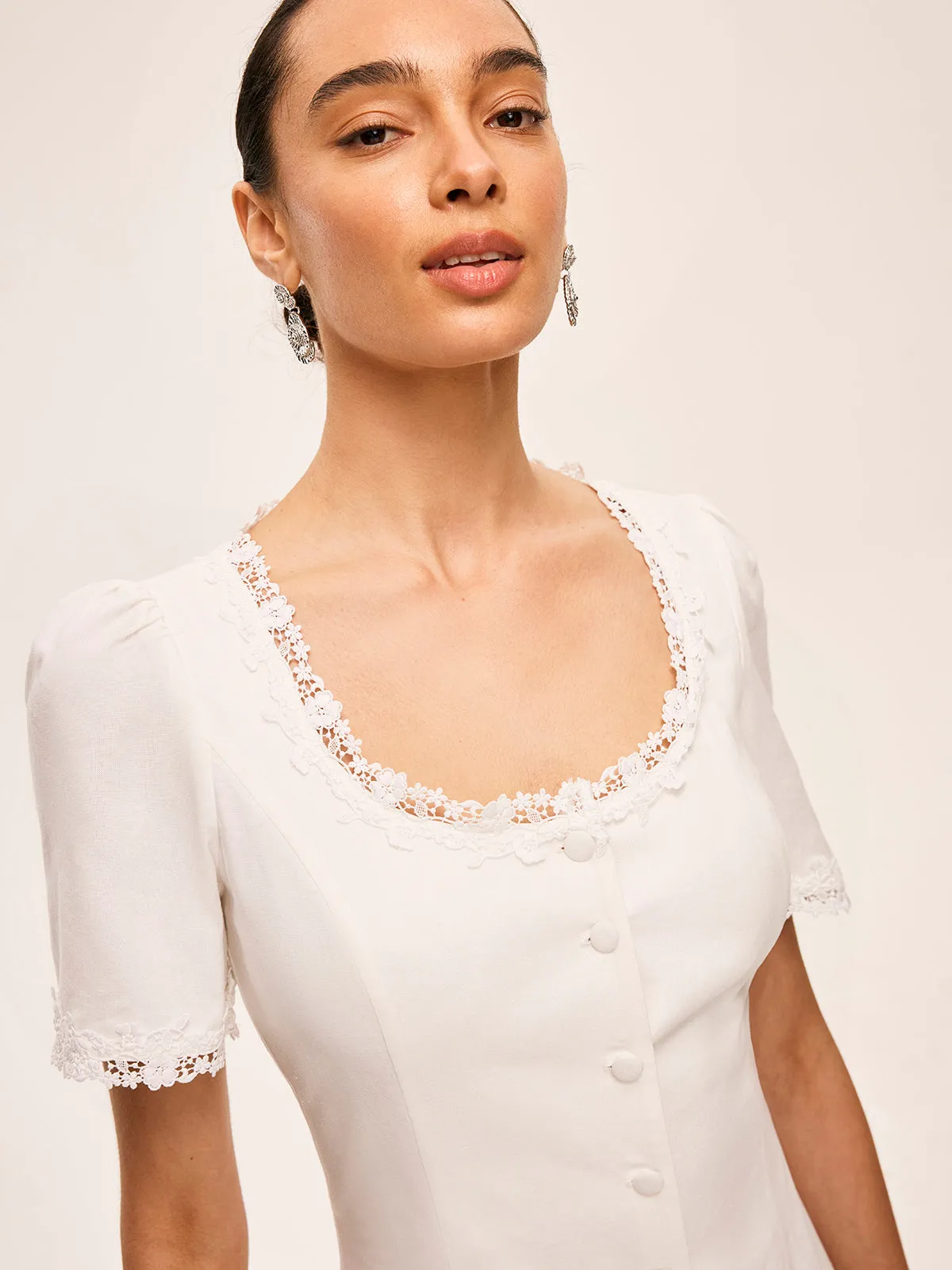 Cotton & Linen Lace-Trimmed Button-Detail Dress sold by COMMENSE product image thumbnail 2