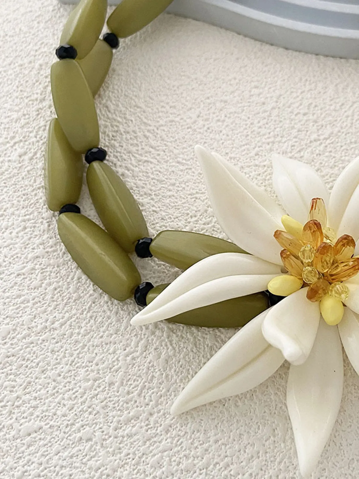 Floral Detail Beaded Bracelet sold by COMMENSE product image thumbnail 3